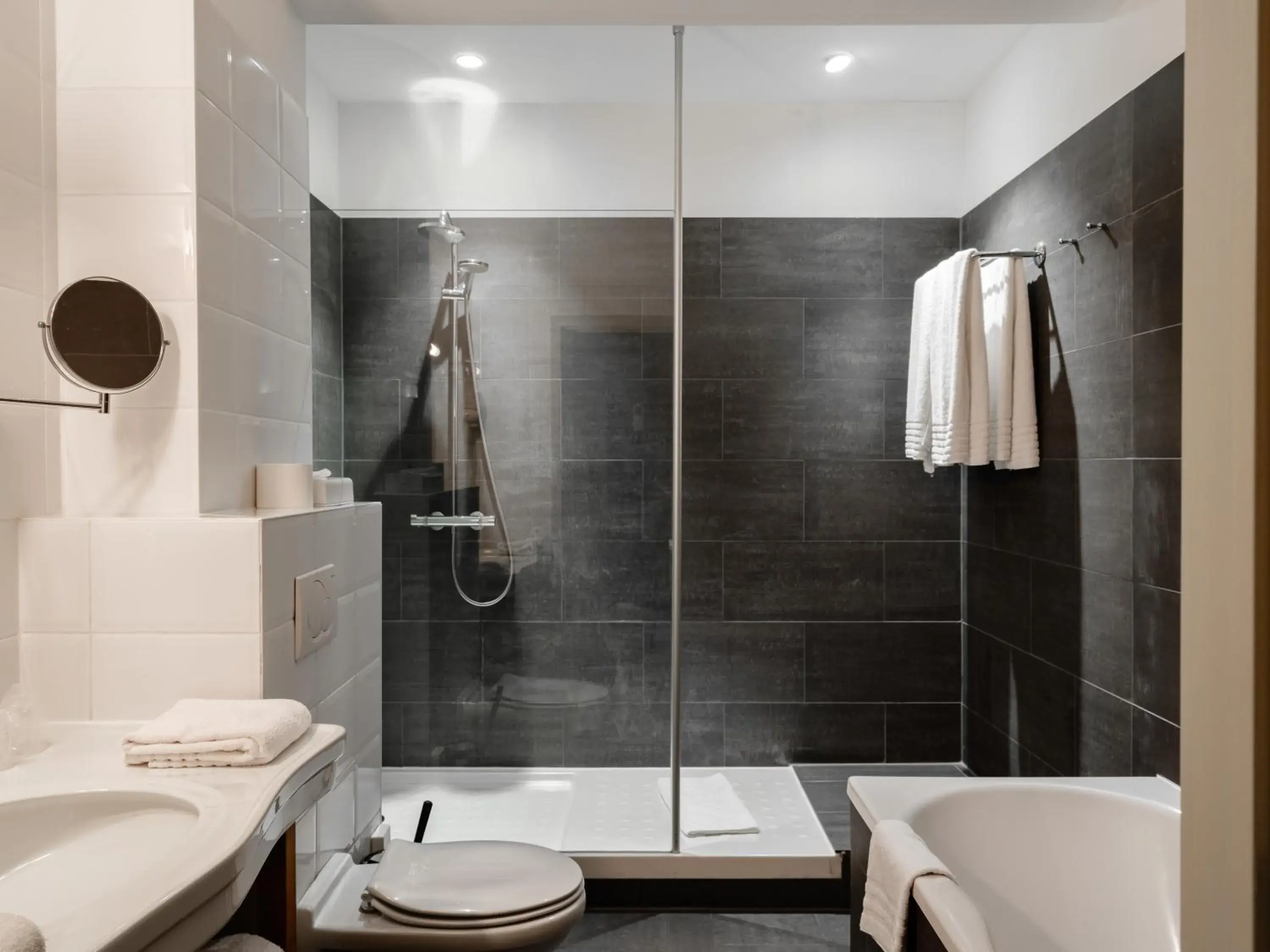 Deluxe King Suite in Ghent River Hotel Deluxe King Suite in Ghent River Hotel