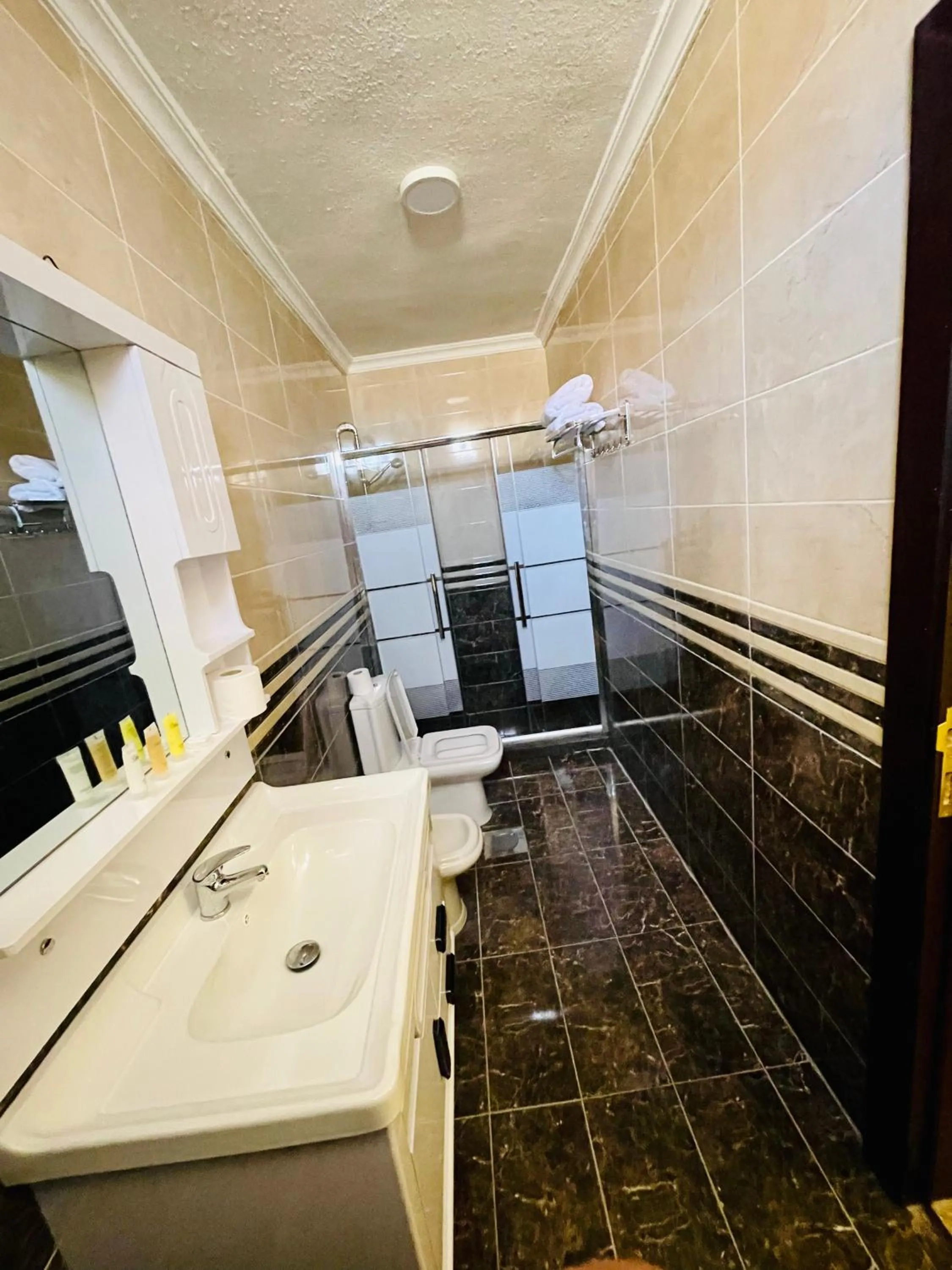 Deluxe Twin Room in Esperanza Petra