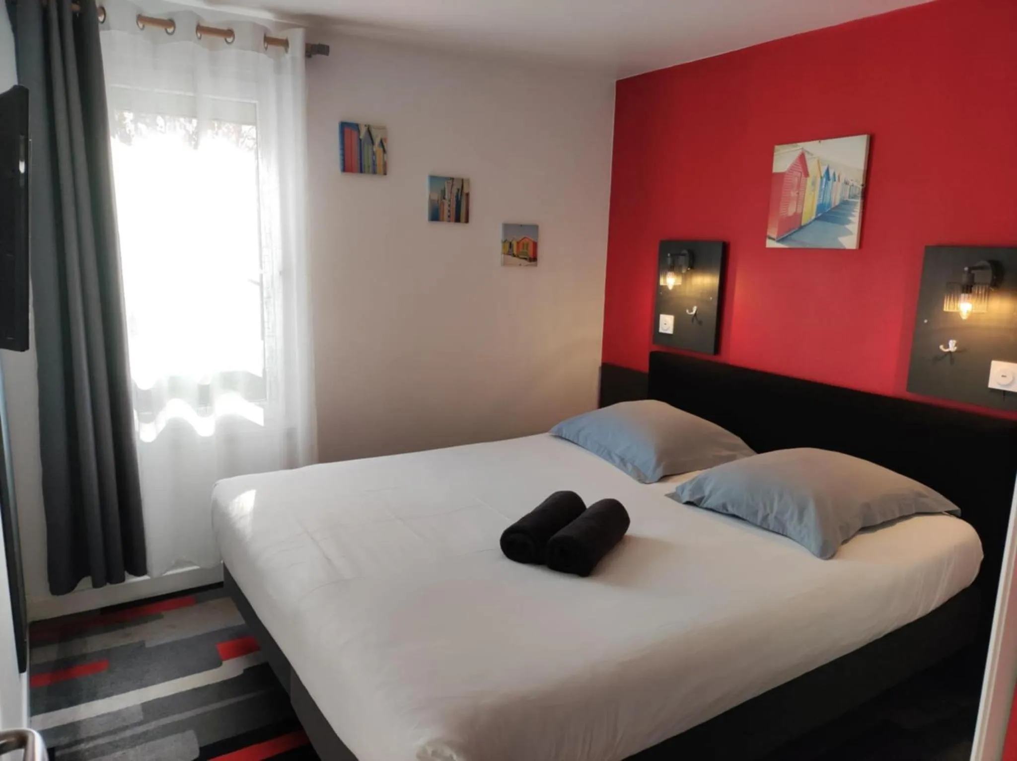 People, Bed in Kyriad Direct Saintes