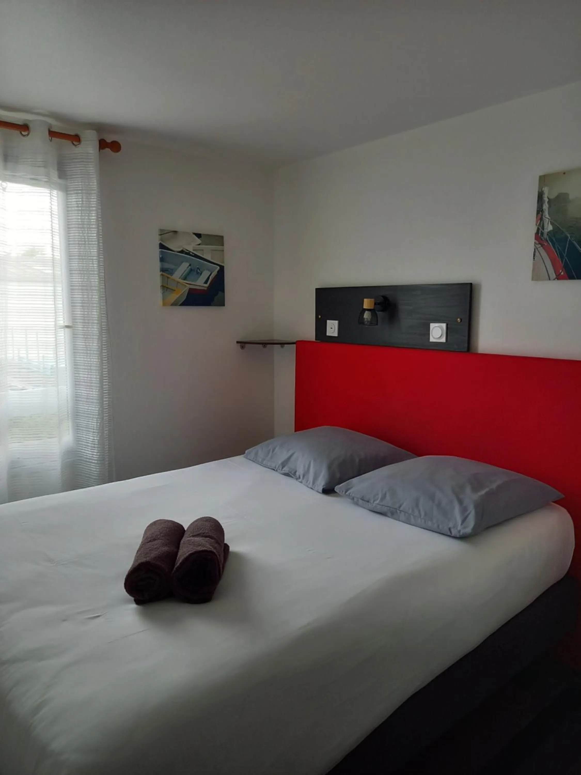 View (from property/room), Bed in Kyriad Direct Saintes