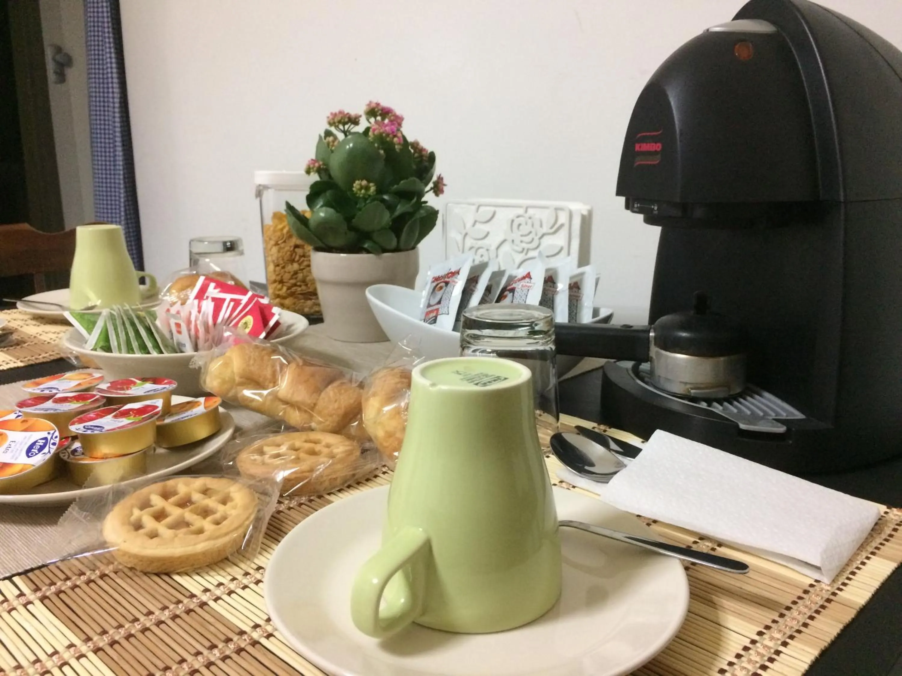 Breakfast in Large double room in Catania, B&B Le voci del mercato