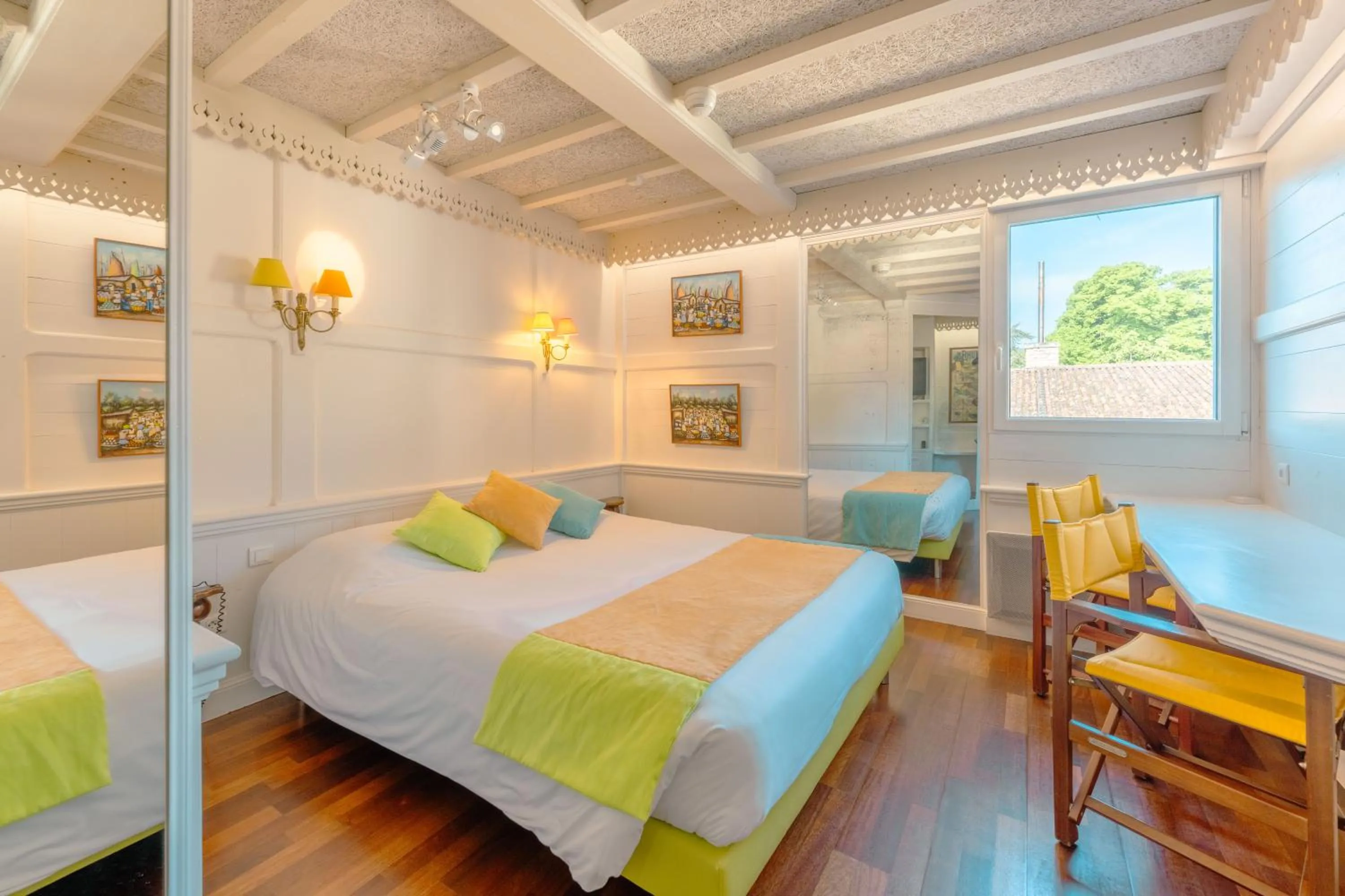 Bed in Relais du Bois Saint Georges - Hôtel de Charme