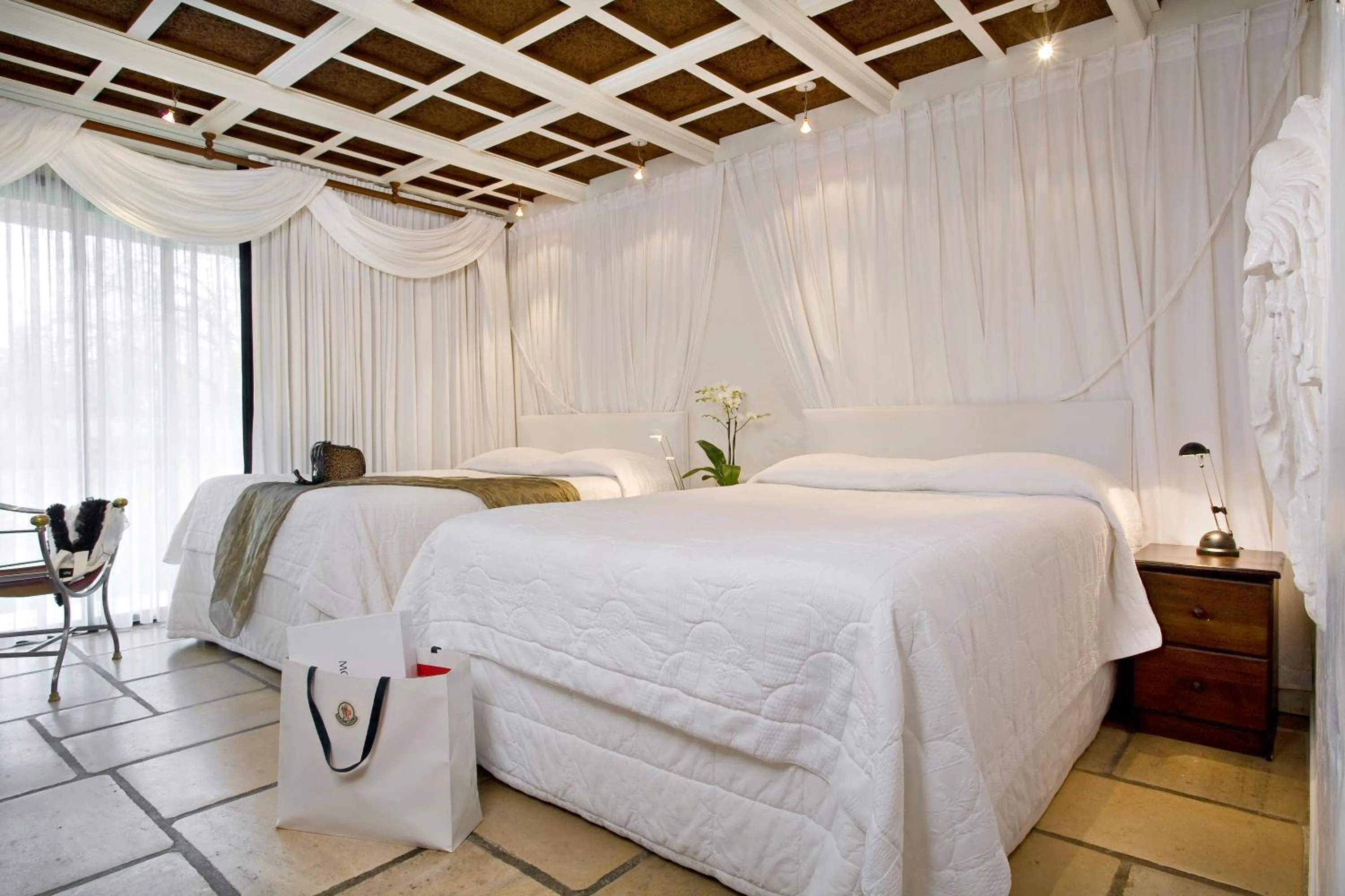 Photo of the whole room, Bed in Relais du Bois Saint Georges - Hôtel de Charme