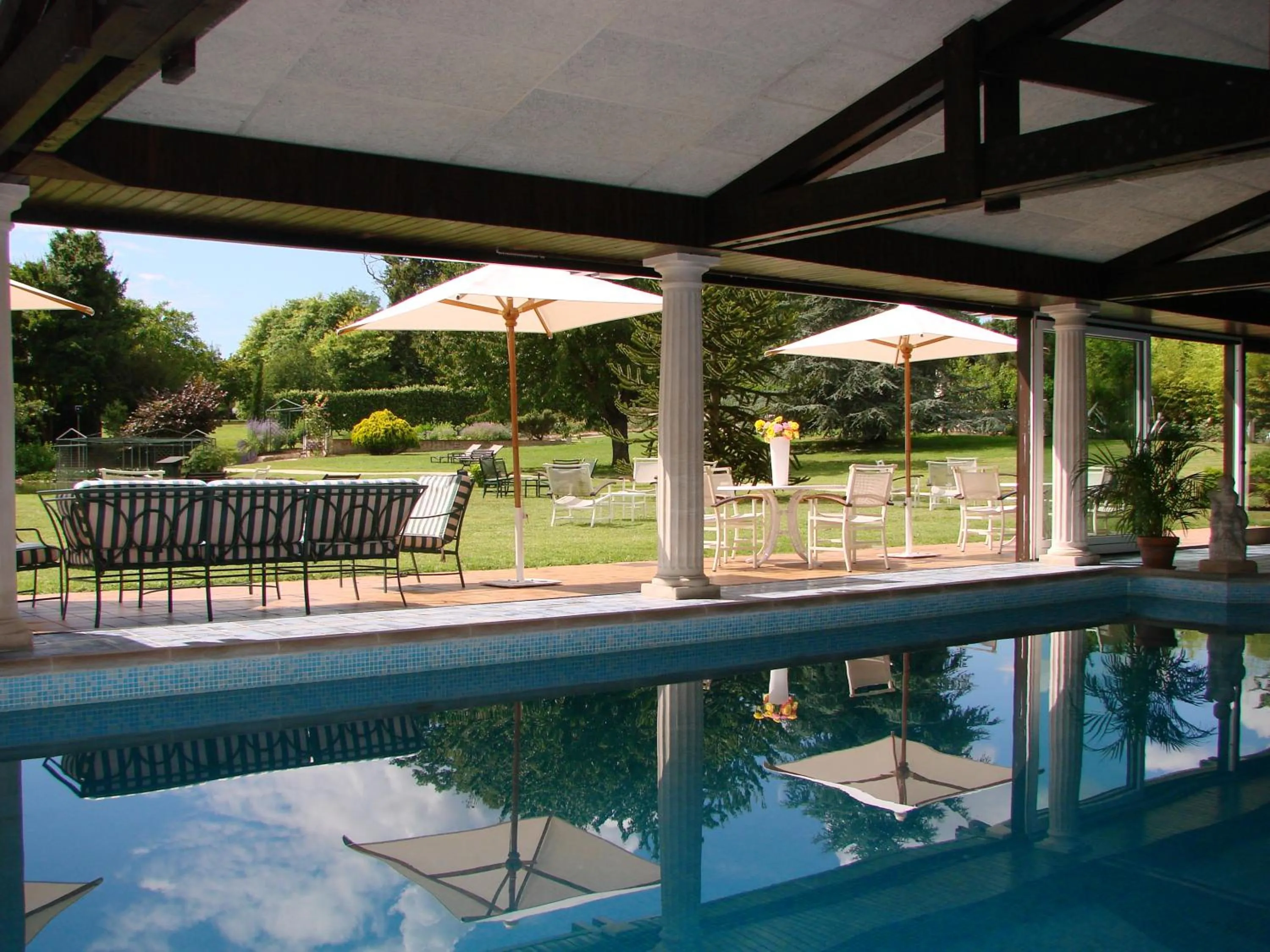 Swimming pool in Relais du Bois Saint Georges - Hôtel de Charme