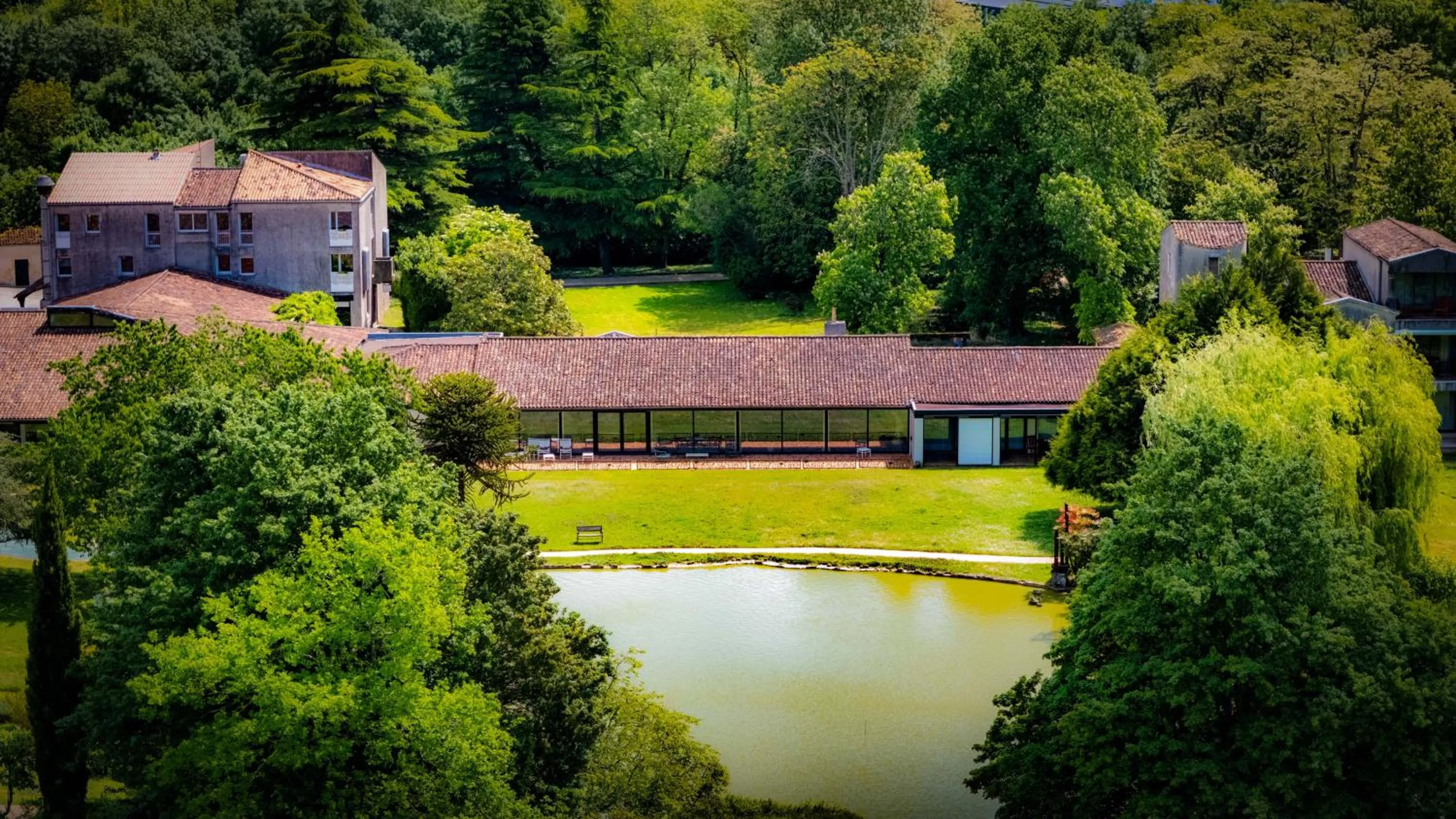 Property building in Relais du Bois Saint Georges - Hôtel de Charme