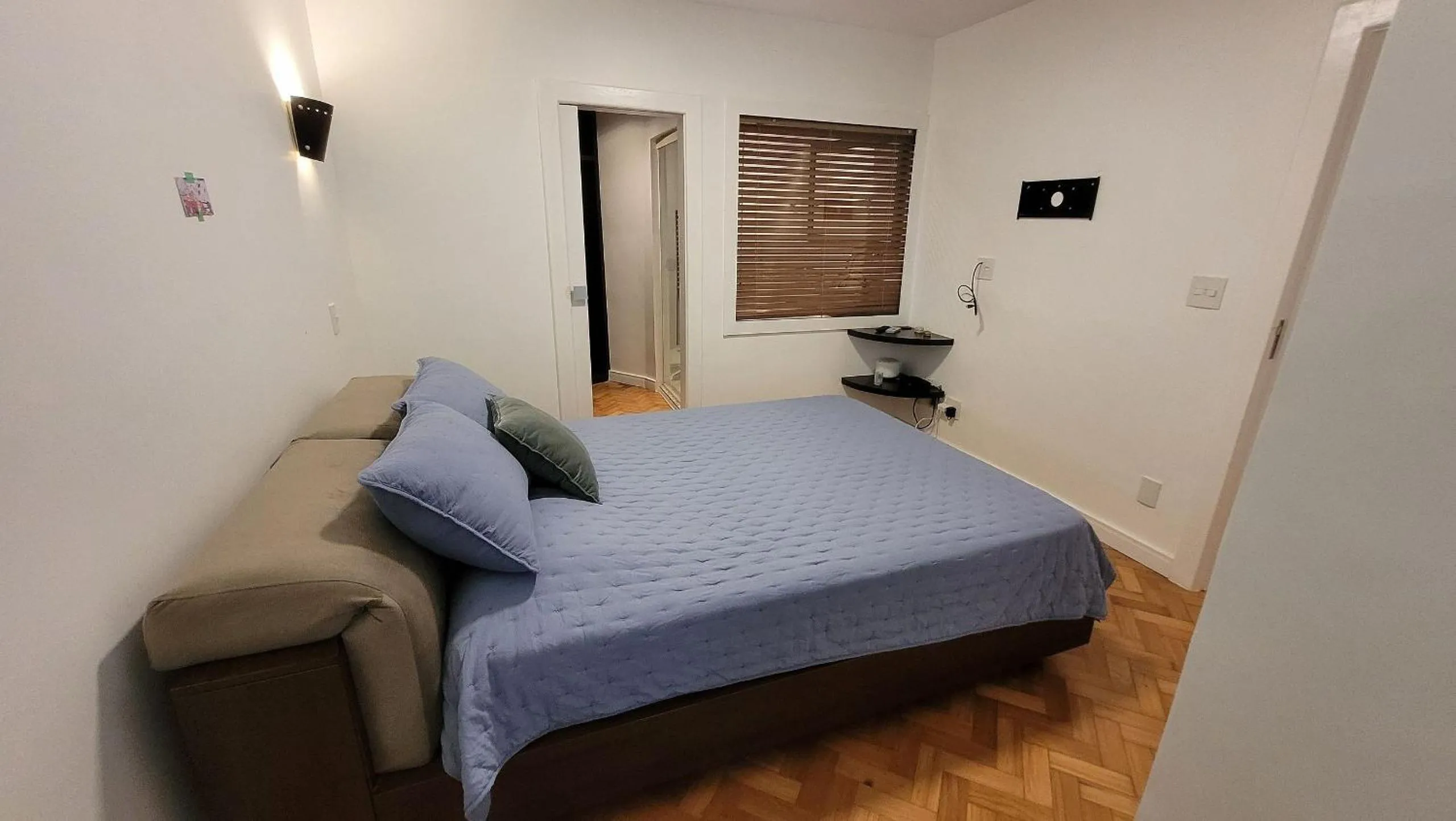Bathroom, Bed in RIO DE JANEIRO - LEBLON BEACH