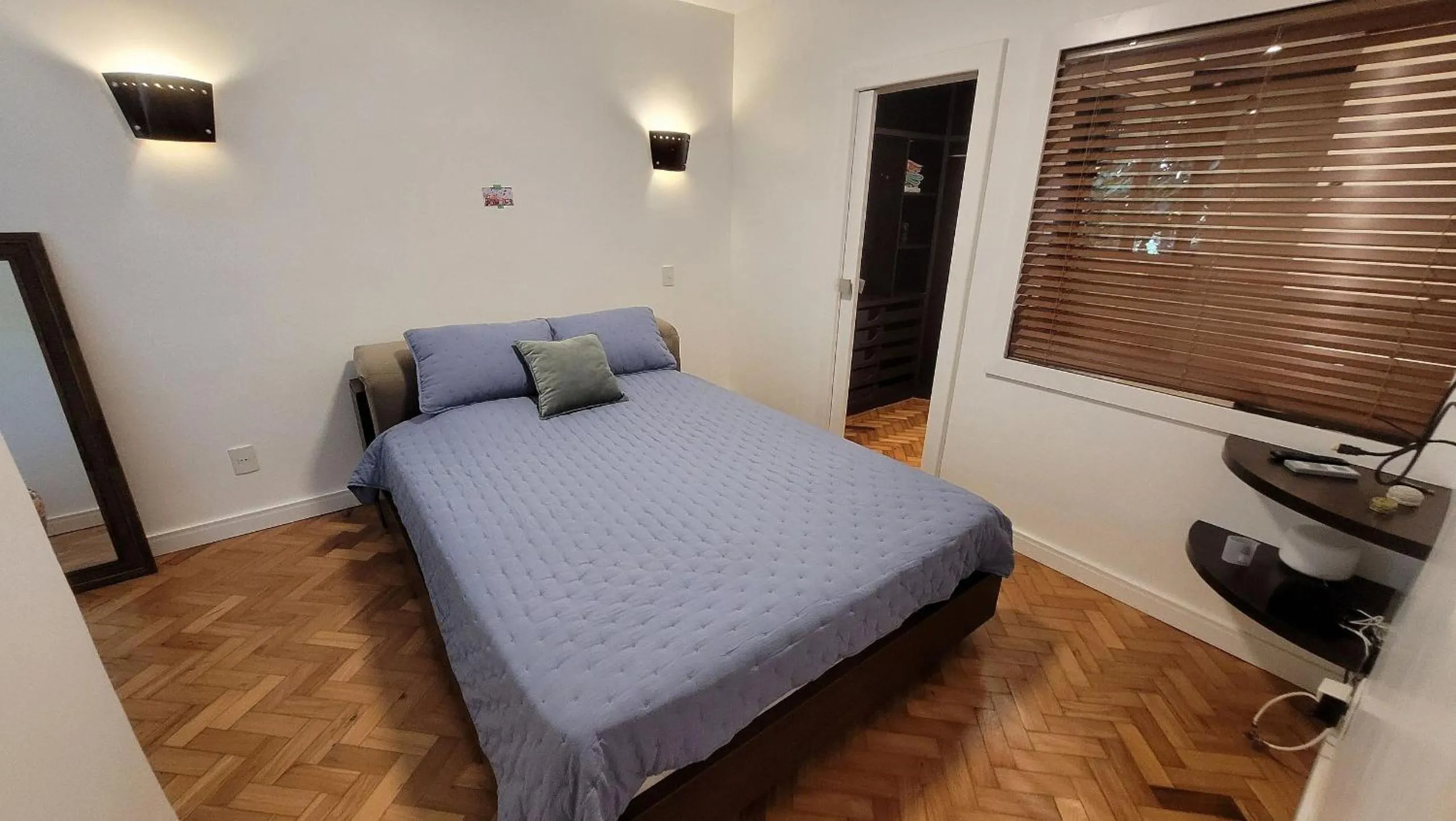 Bedroom, Bed in RIO DE JANEIRO - LEBLON BEACH