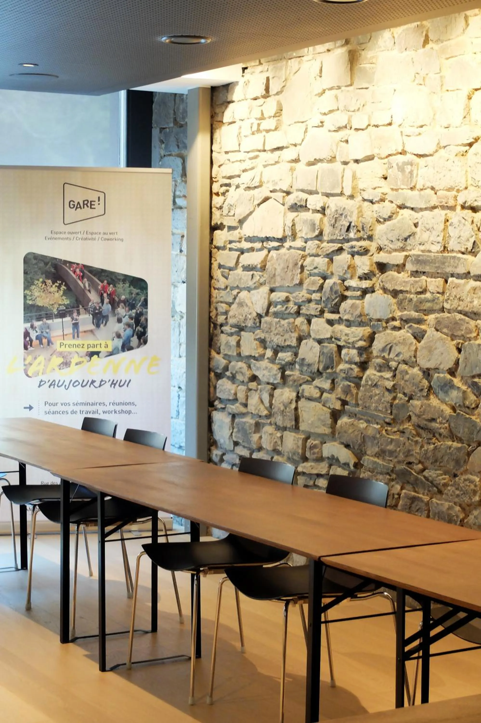 Seating area in Hôtel Val de Poix- Logis Hôtel Restaurant