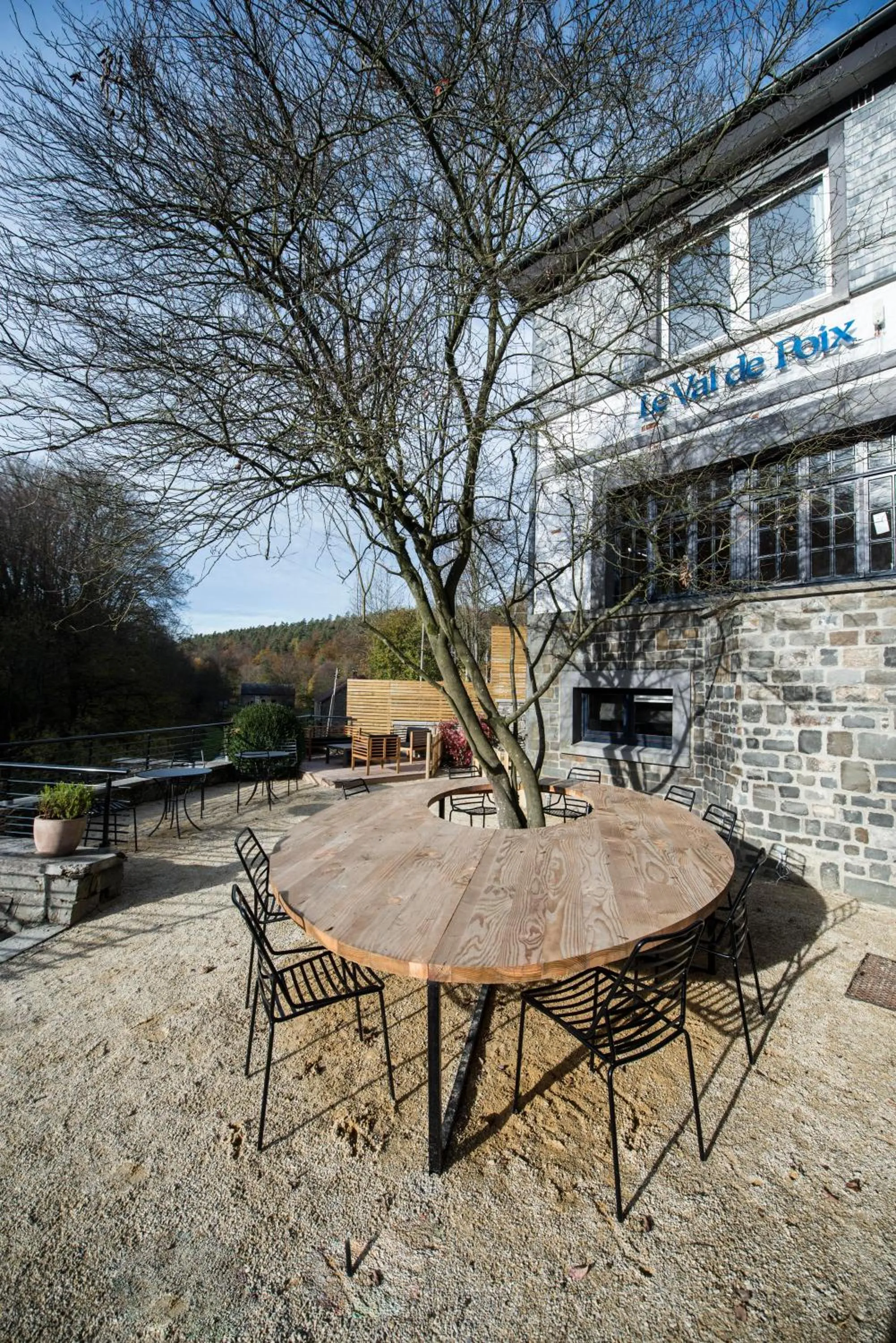 Patio in Hôtel Val de Poix- Logis Hôtel Restaurant