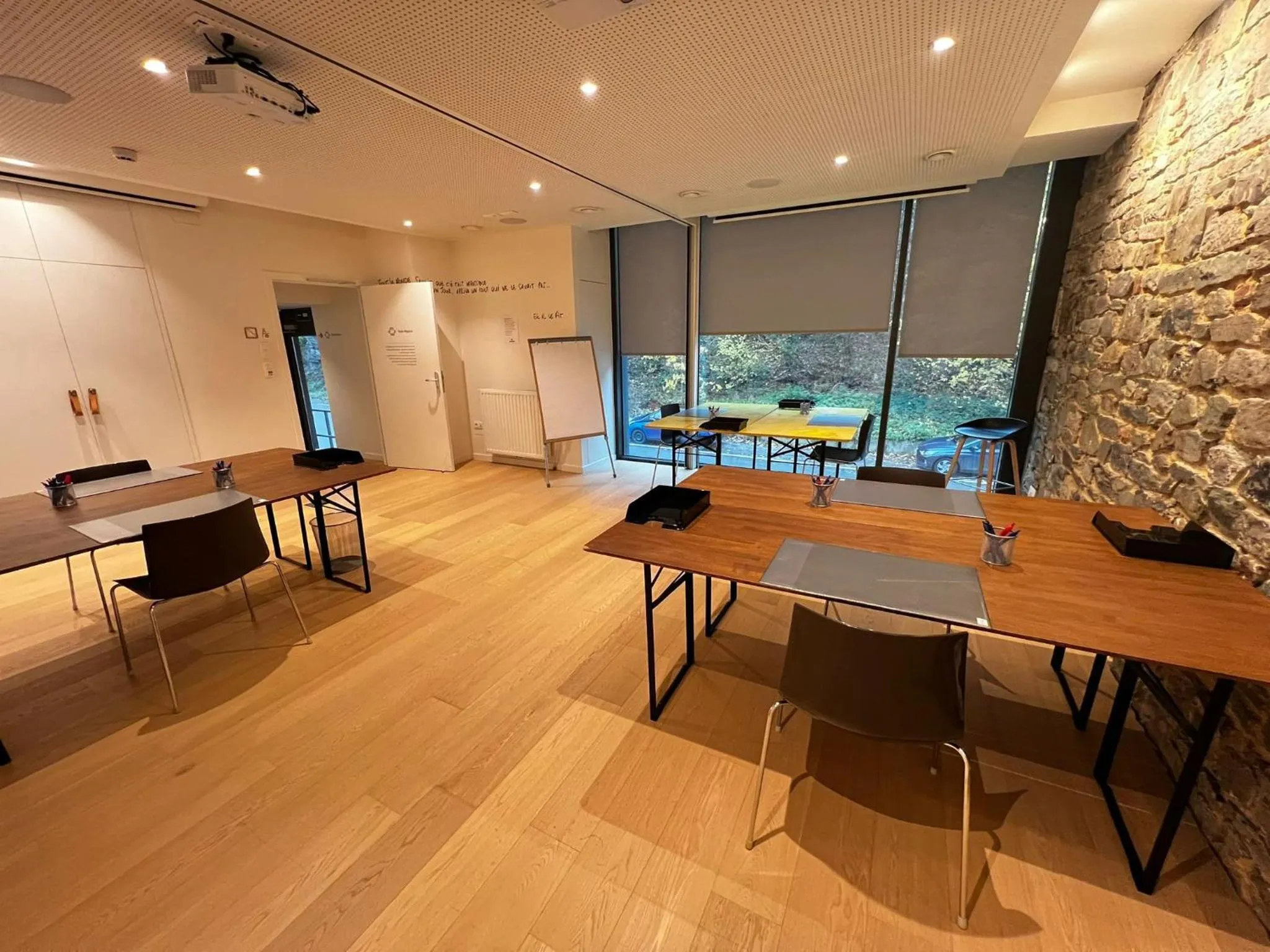 Seating area in Hôtel Val de Poix- Logis Hôtel Restaurant