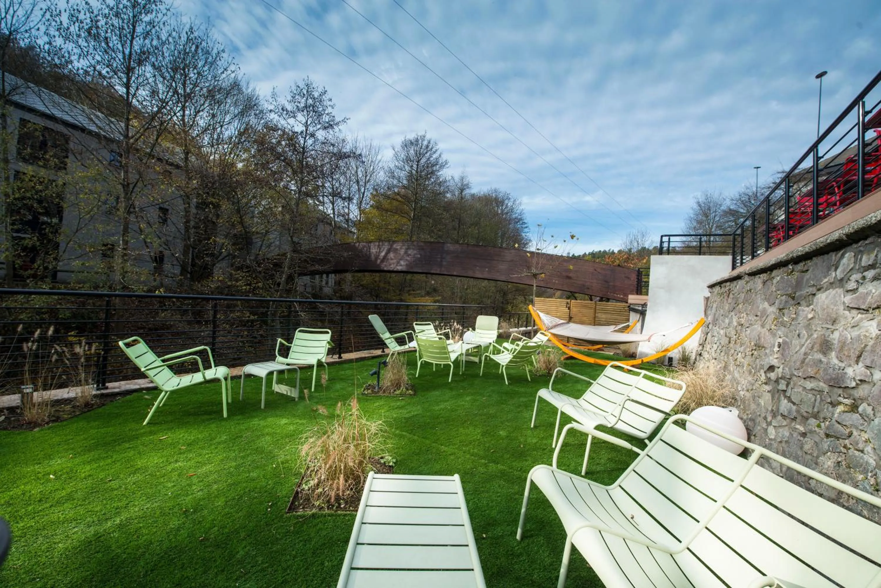 Patio in Hôtel Val de Poix- Logis Hôtel Restaurant