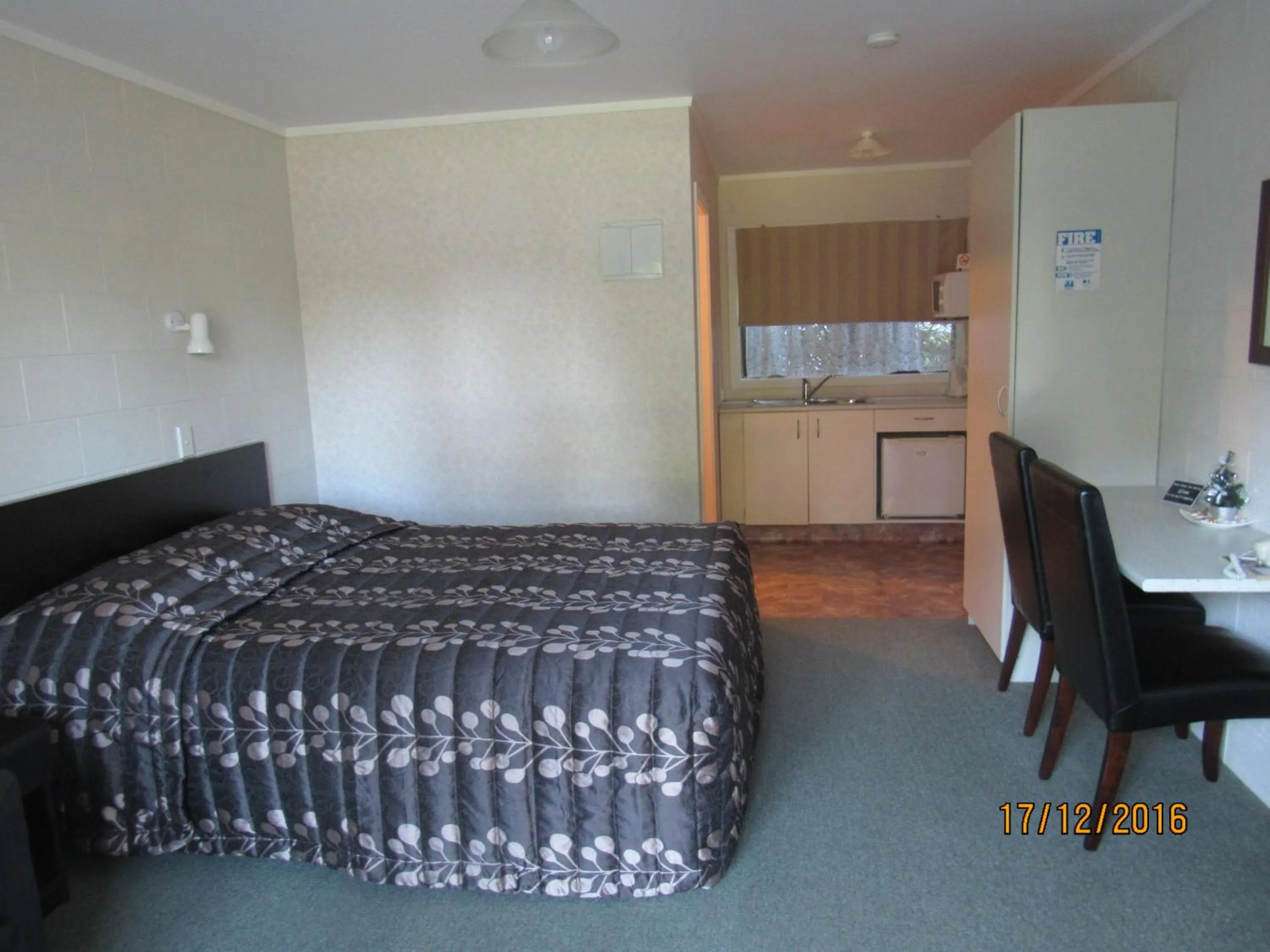 Property building, Bed in Matador Motel