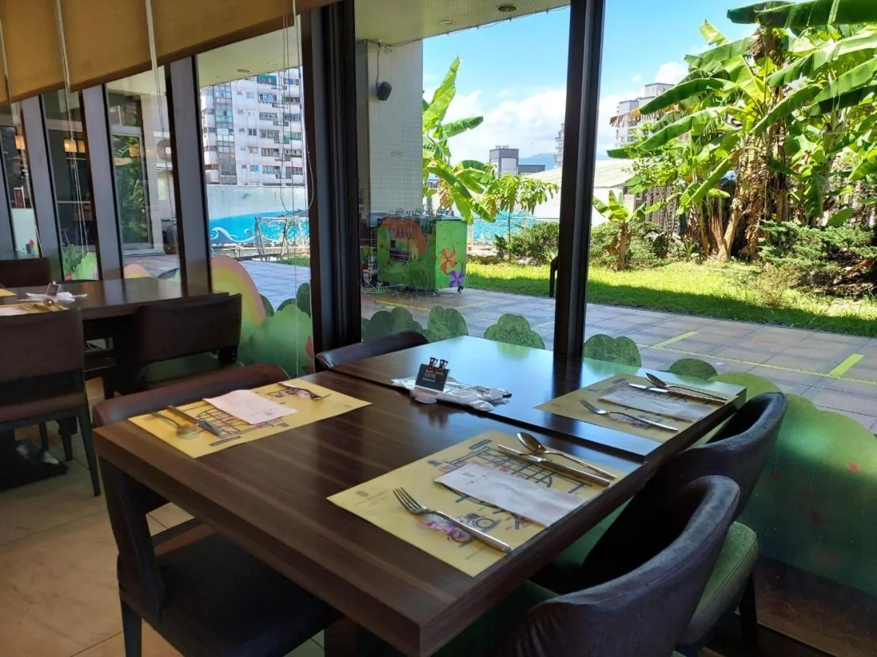 Restaurant/places to eat in Walden Hotel