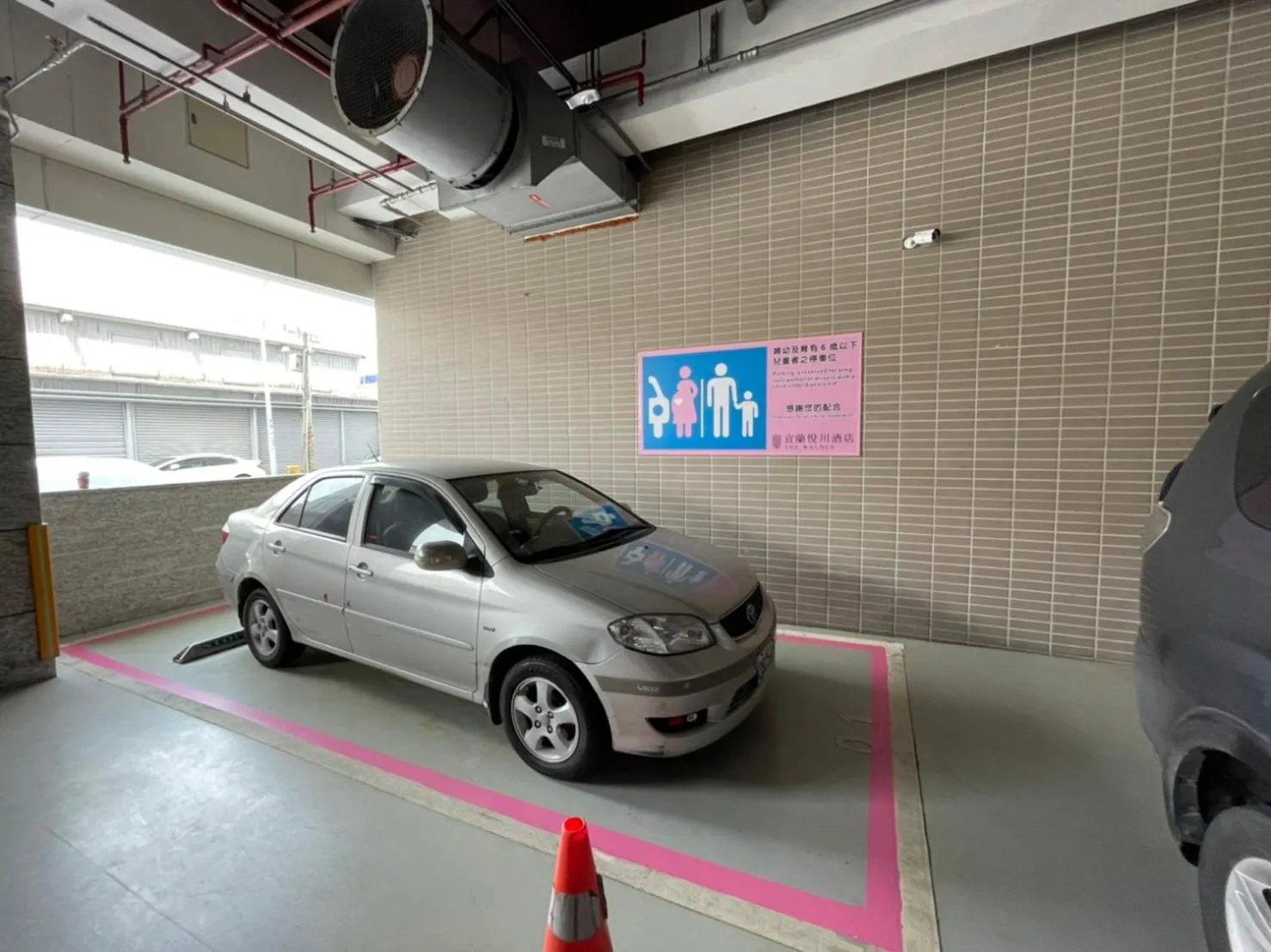 Parking in Walden Hotel