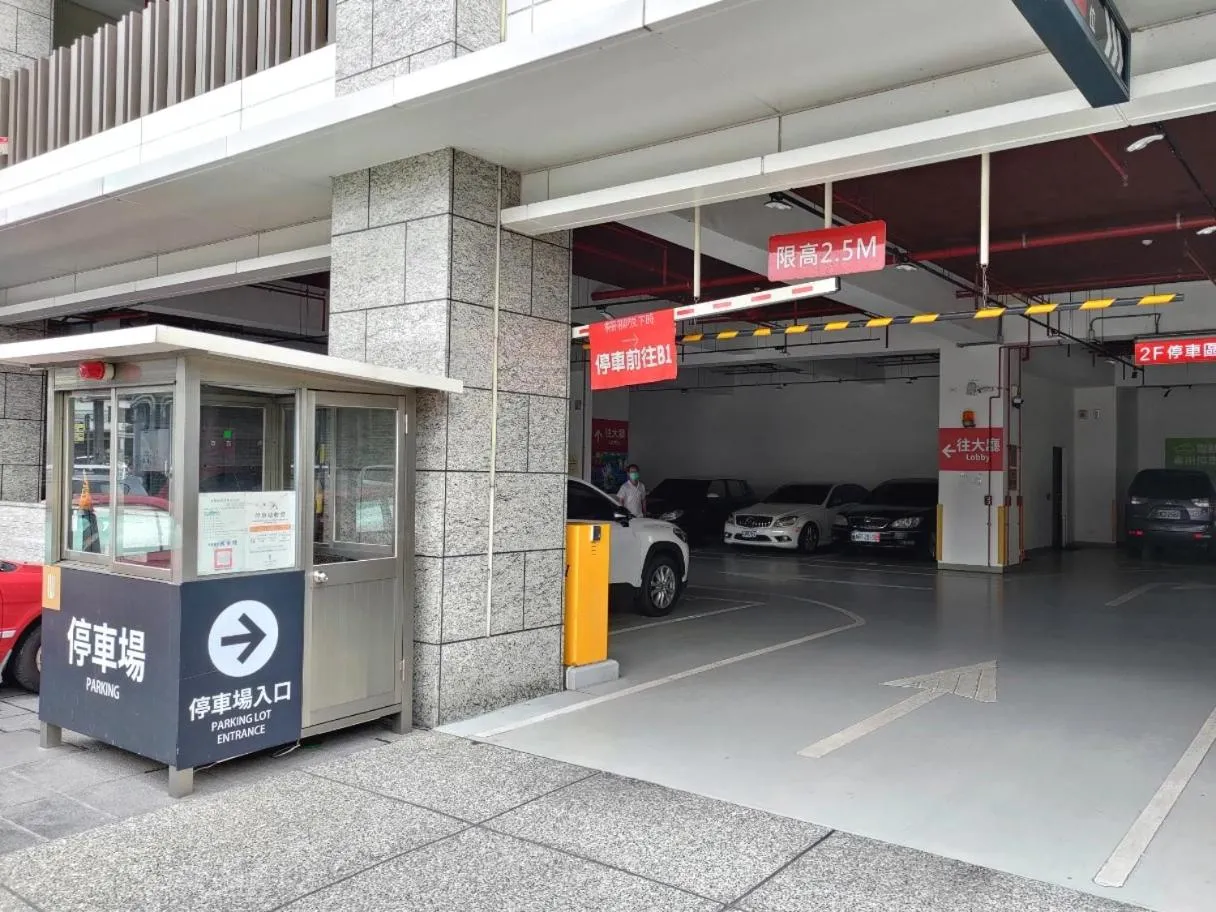 Parking in Walden Hotel