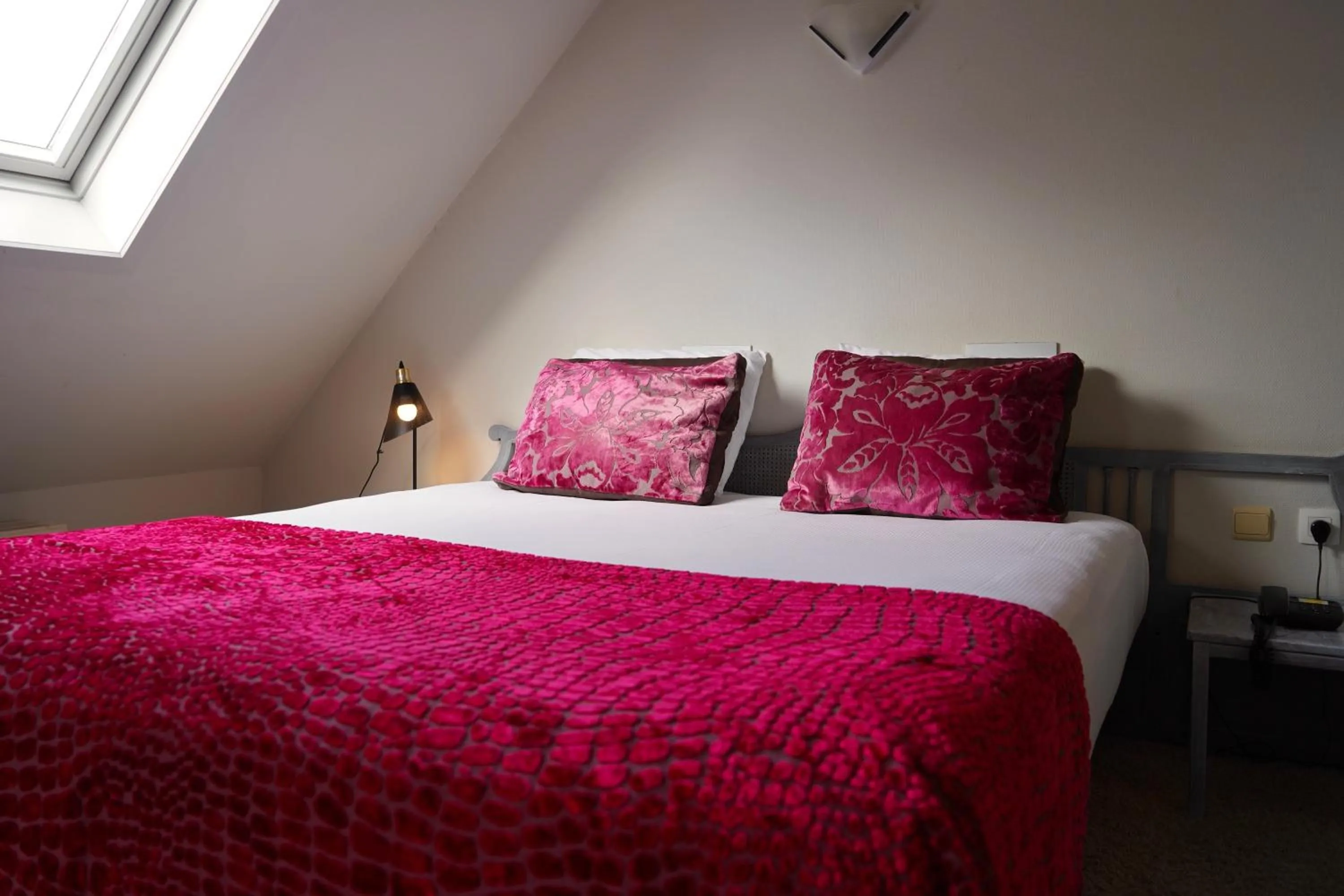 Bedroom, Bed in Hotel Prins Boudewijn