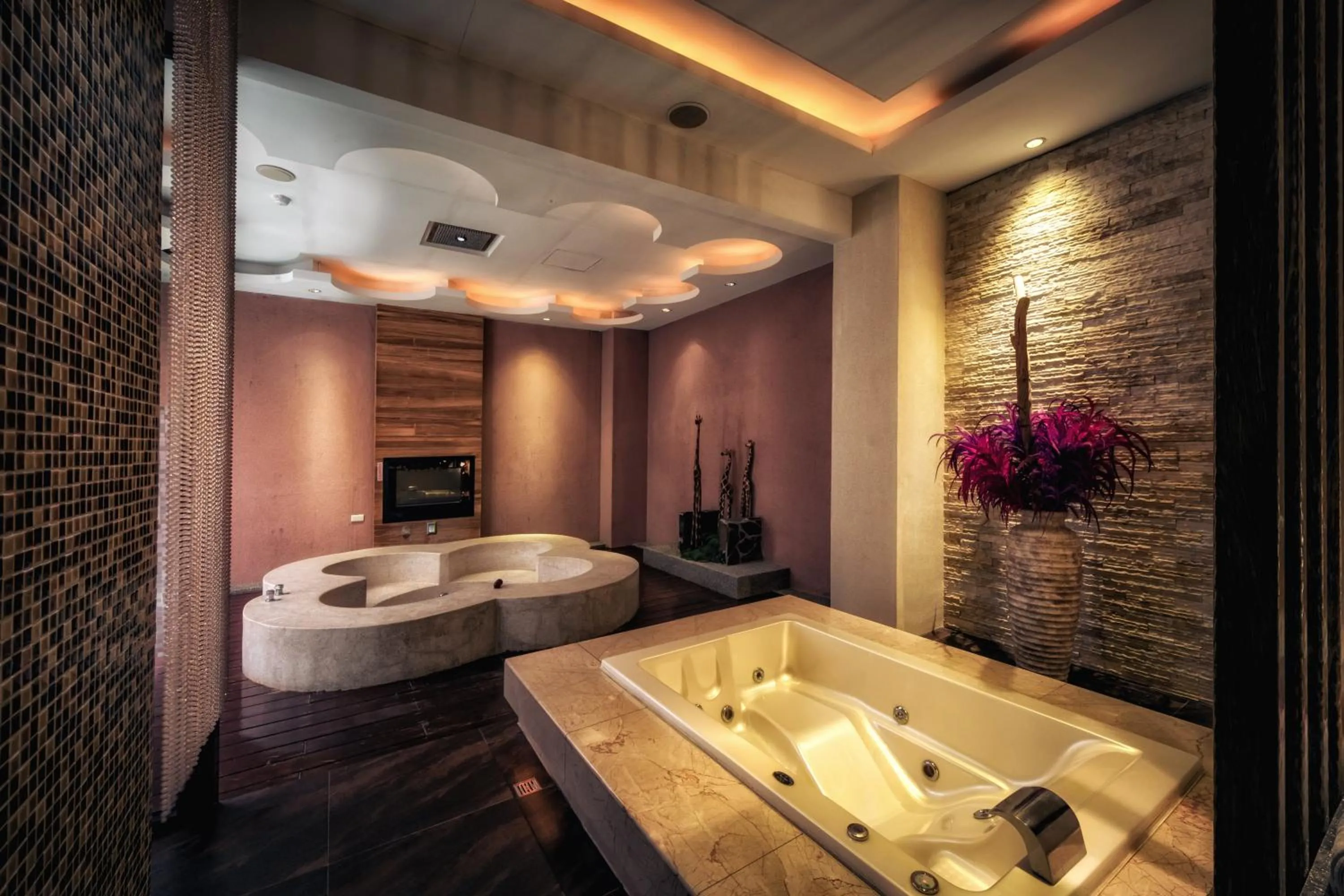 Hot Tub in Bali Motel - Zhongli