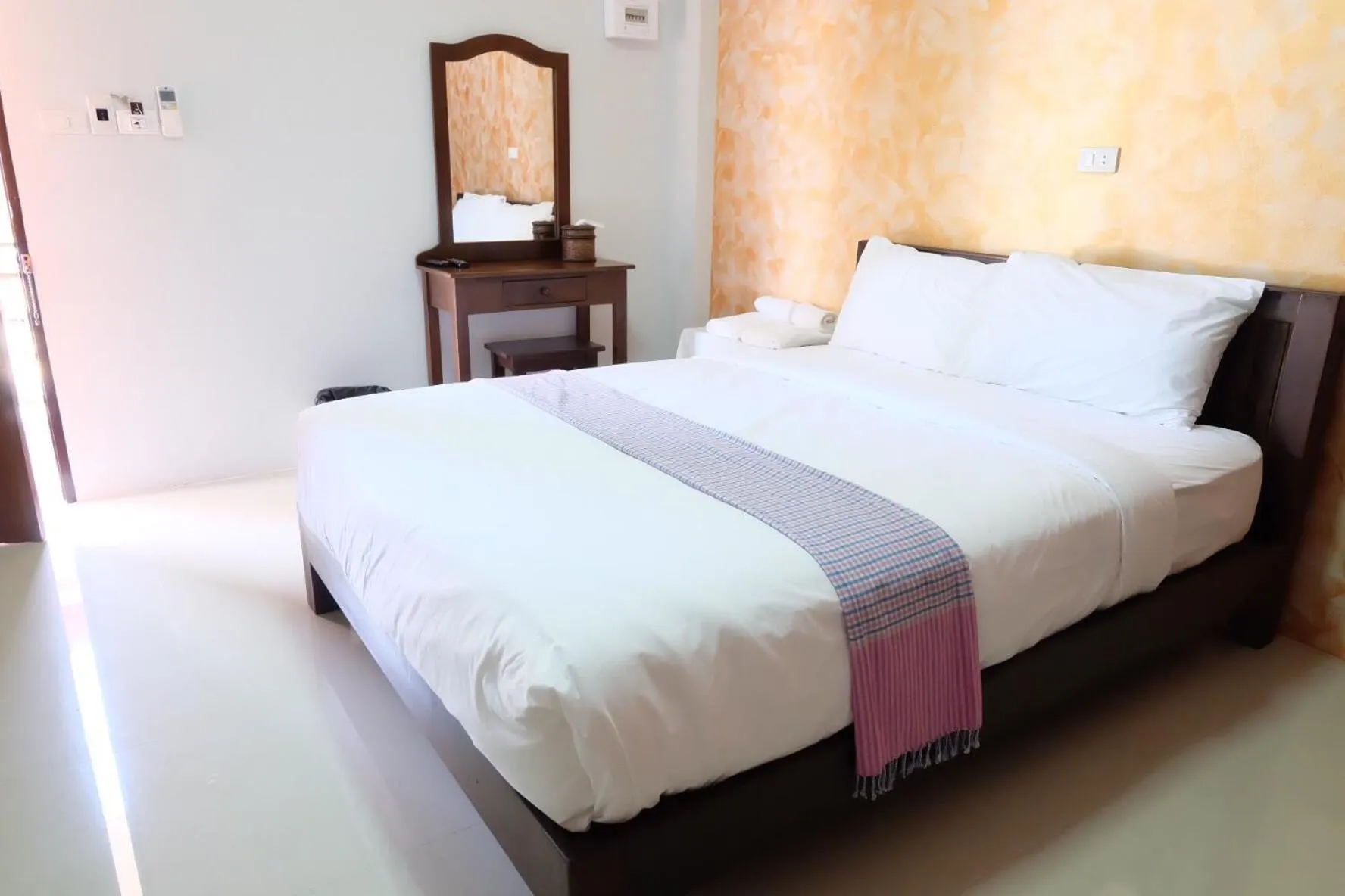 Bedroom, Bed in Benya Hotel โรงแรมเบญญา