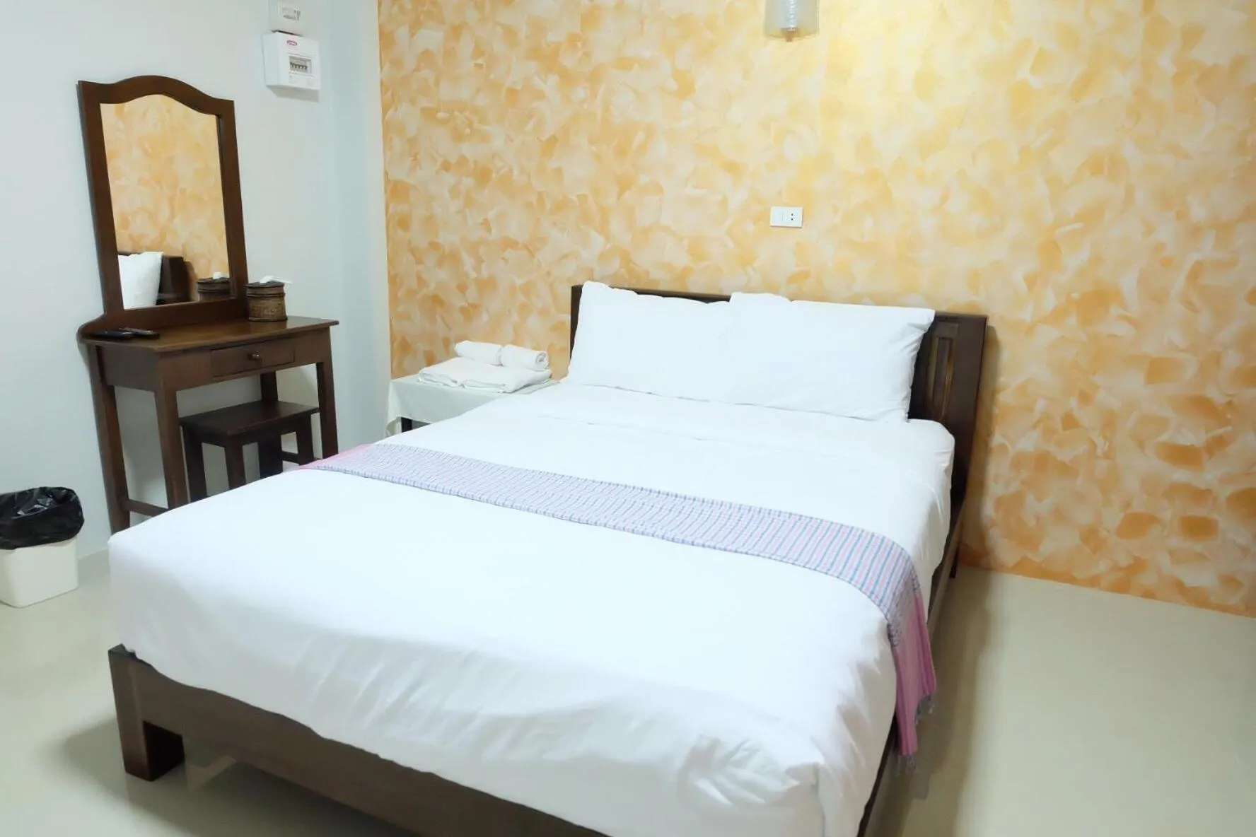 Bedroom, Bed in Benya Hotel โรงแรมเบญญา