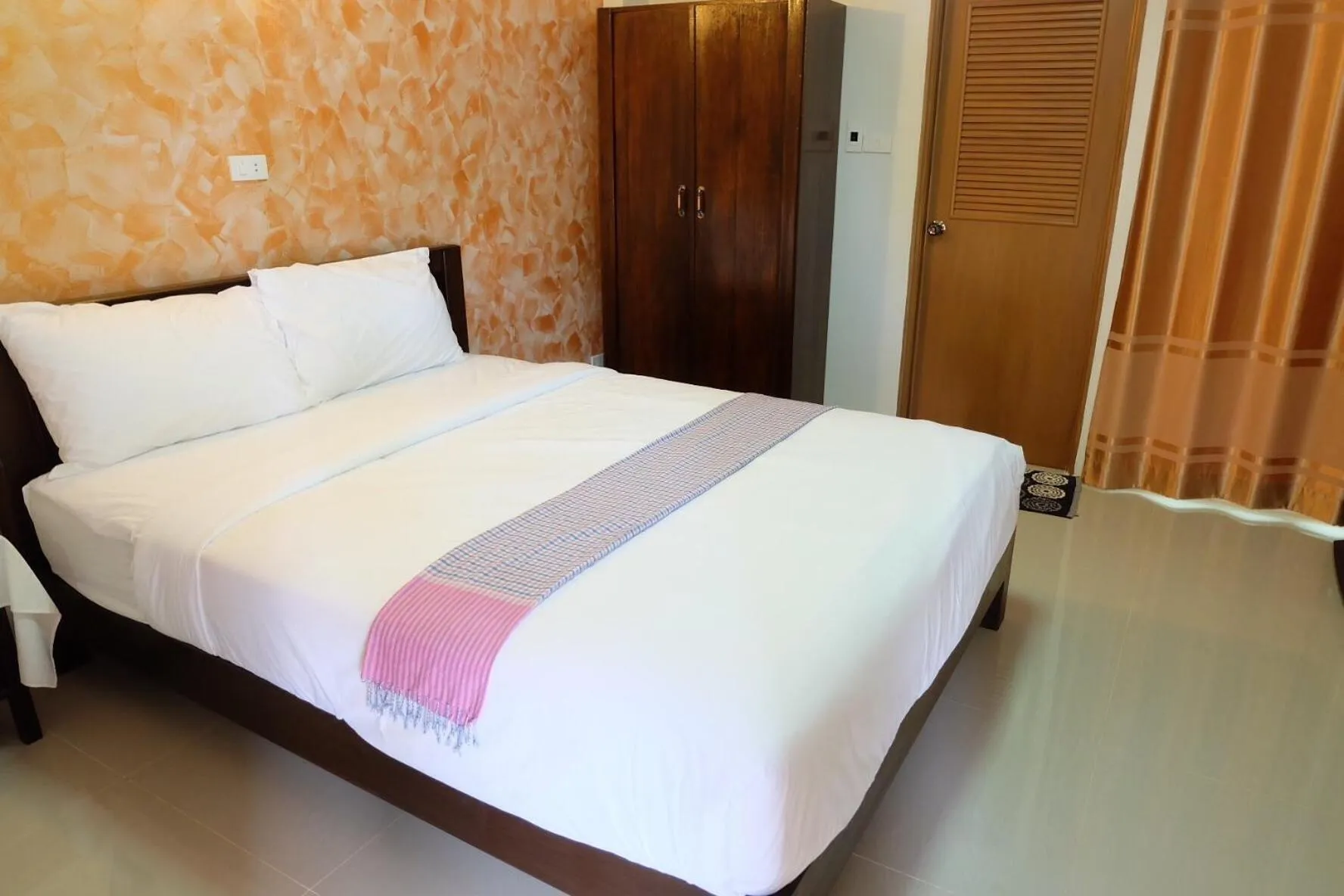 Bedroom, Bed in Benya Hotel โรงแรมเบญญา