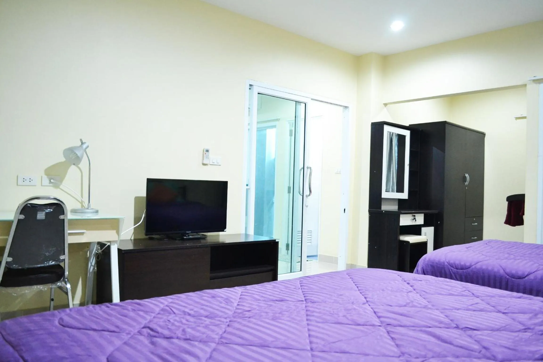 Photo of the whole room, Bed in Connect Apartment