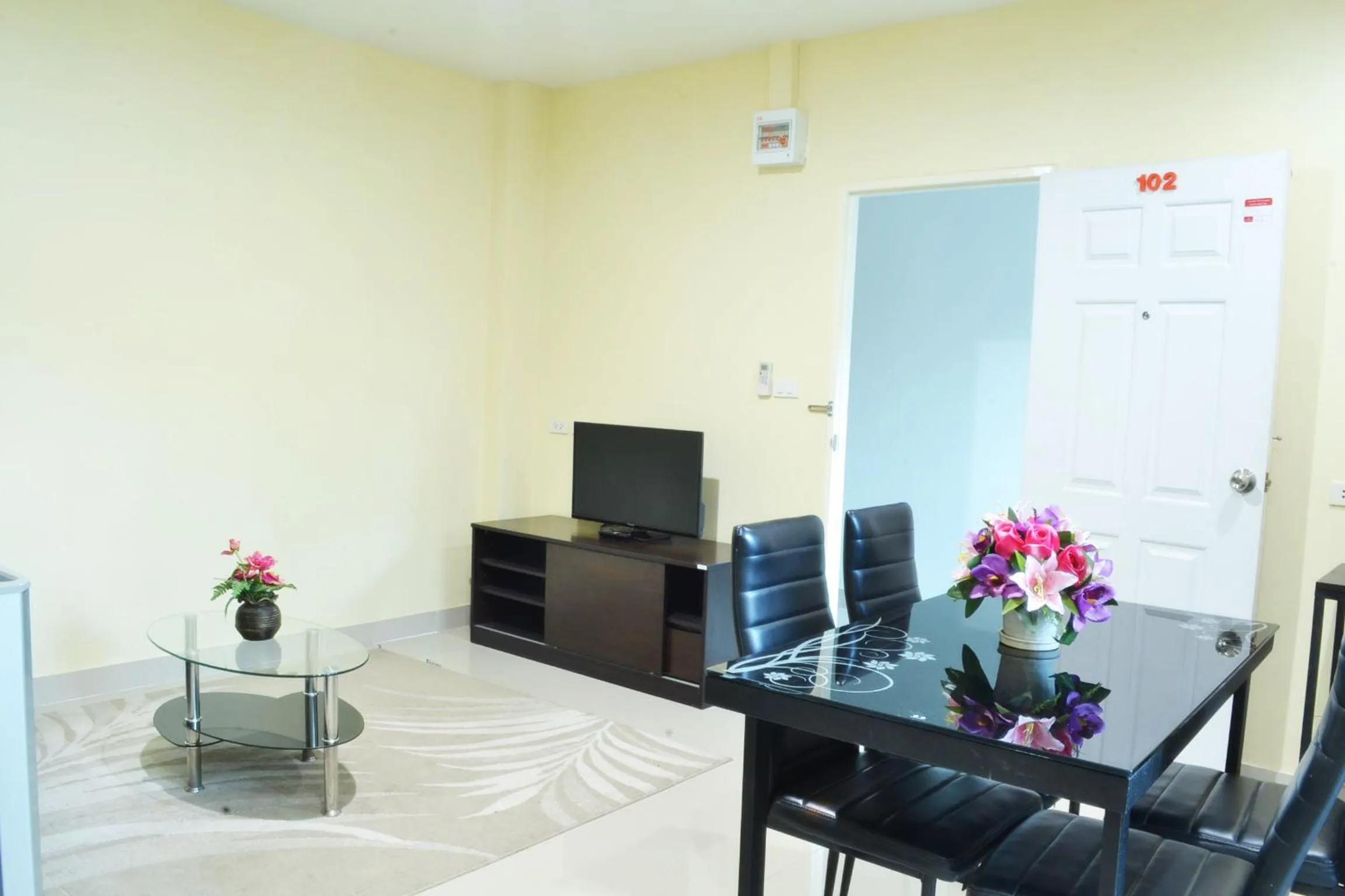 Communal lounge/ TV room in Connect Apartment