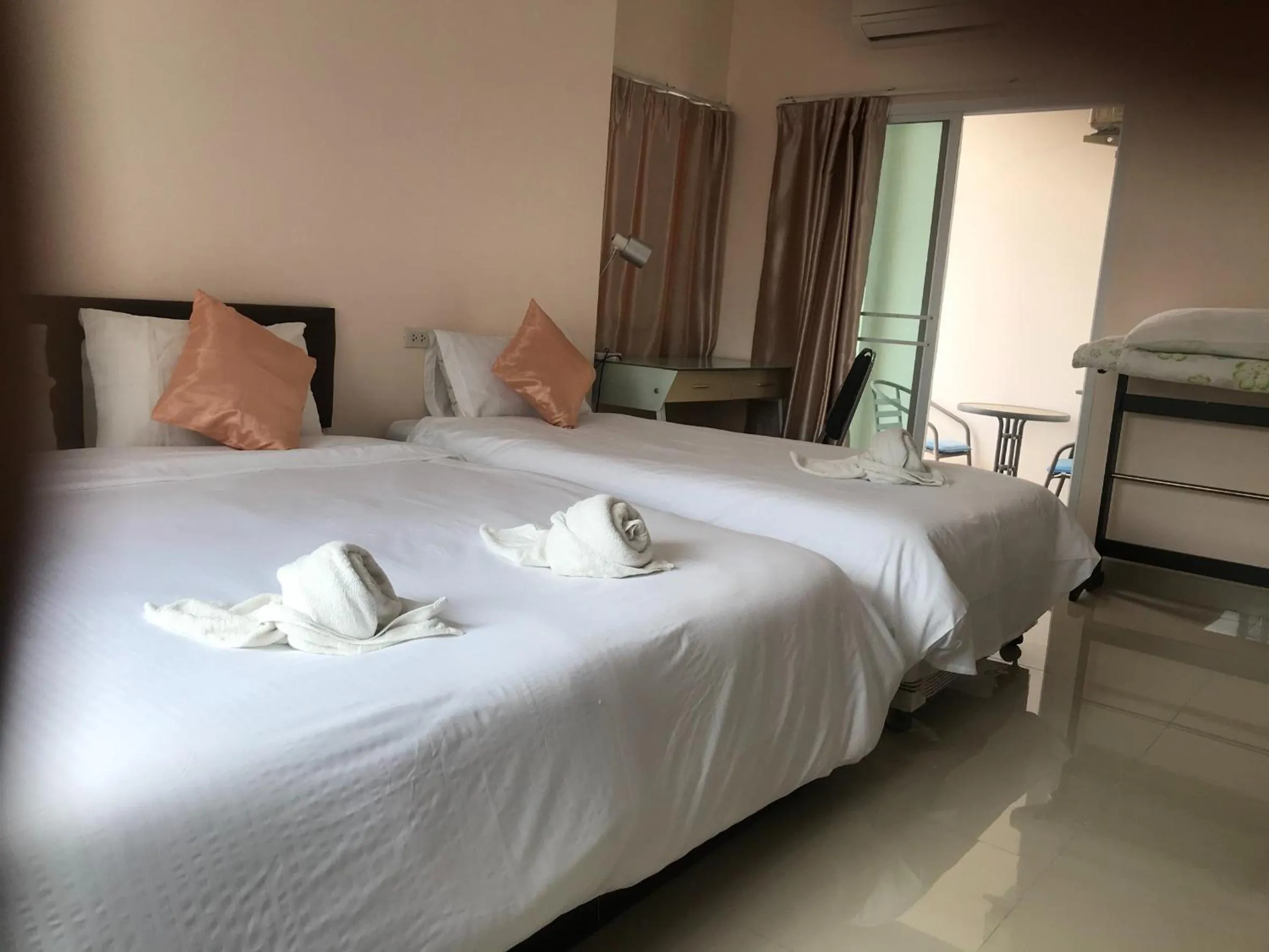 Bedroom, Bed in Connect Apartment