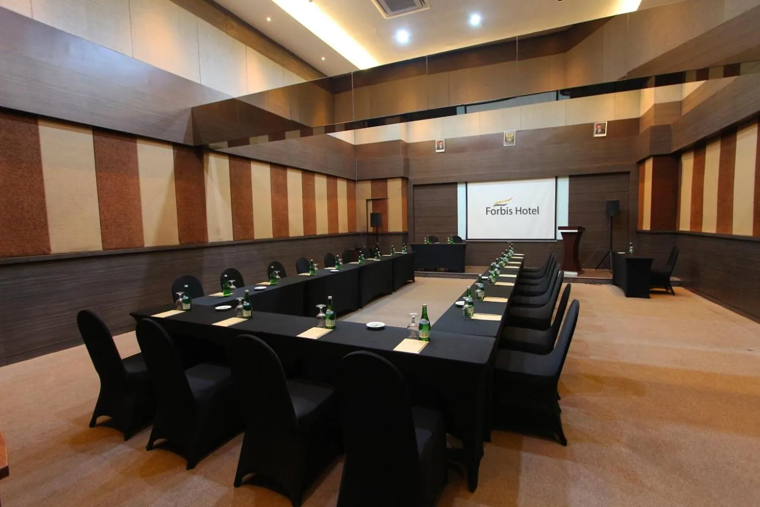 Meeting/conference room in Forbis Hotel