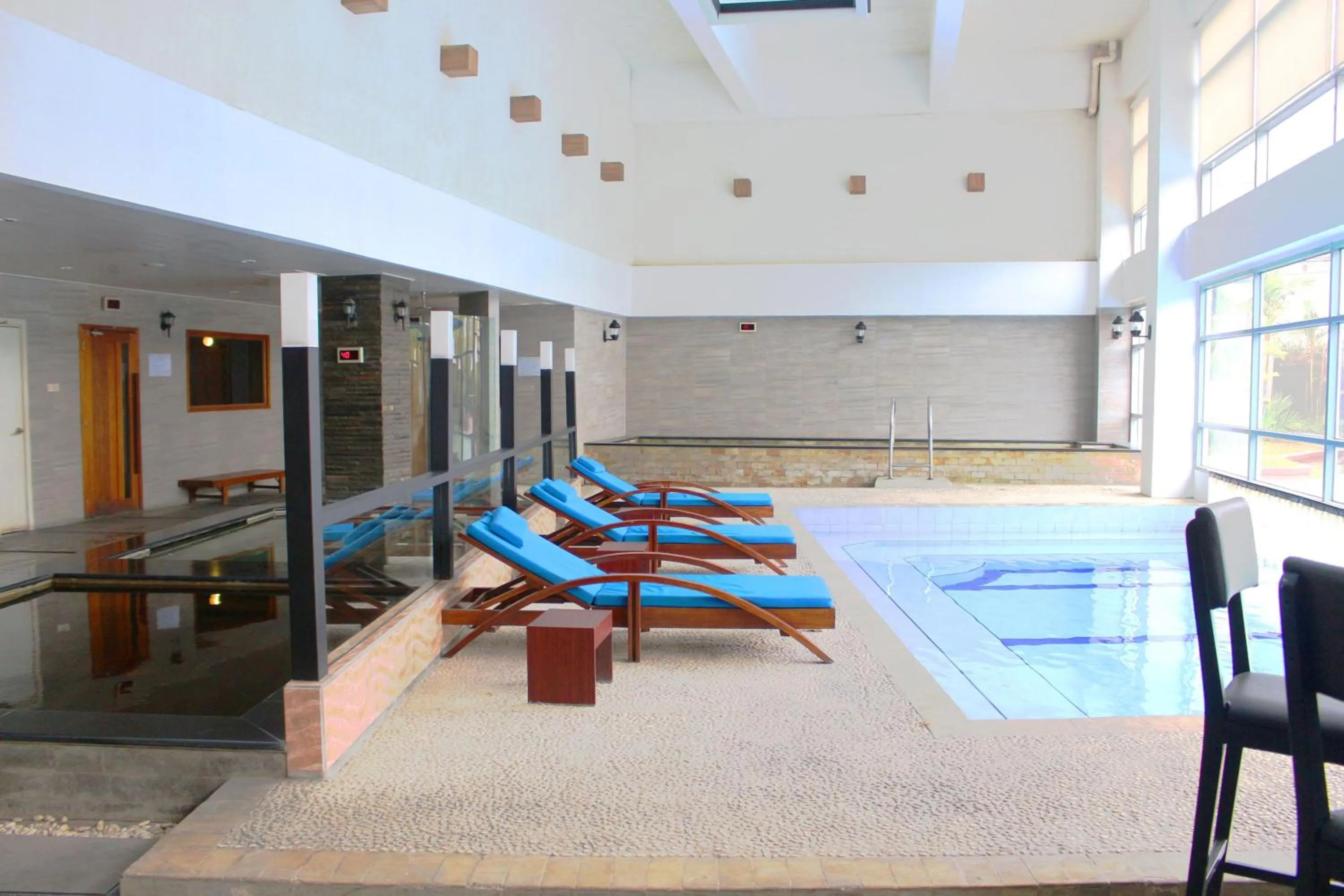 Swimming pool in Forbis Hotel