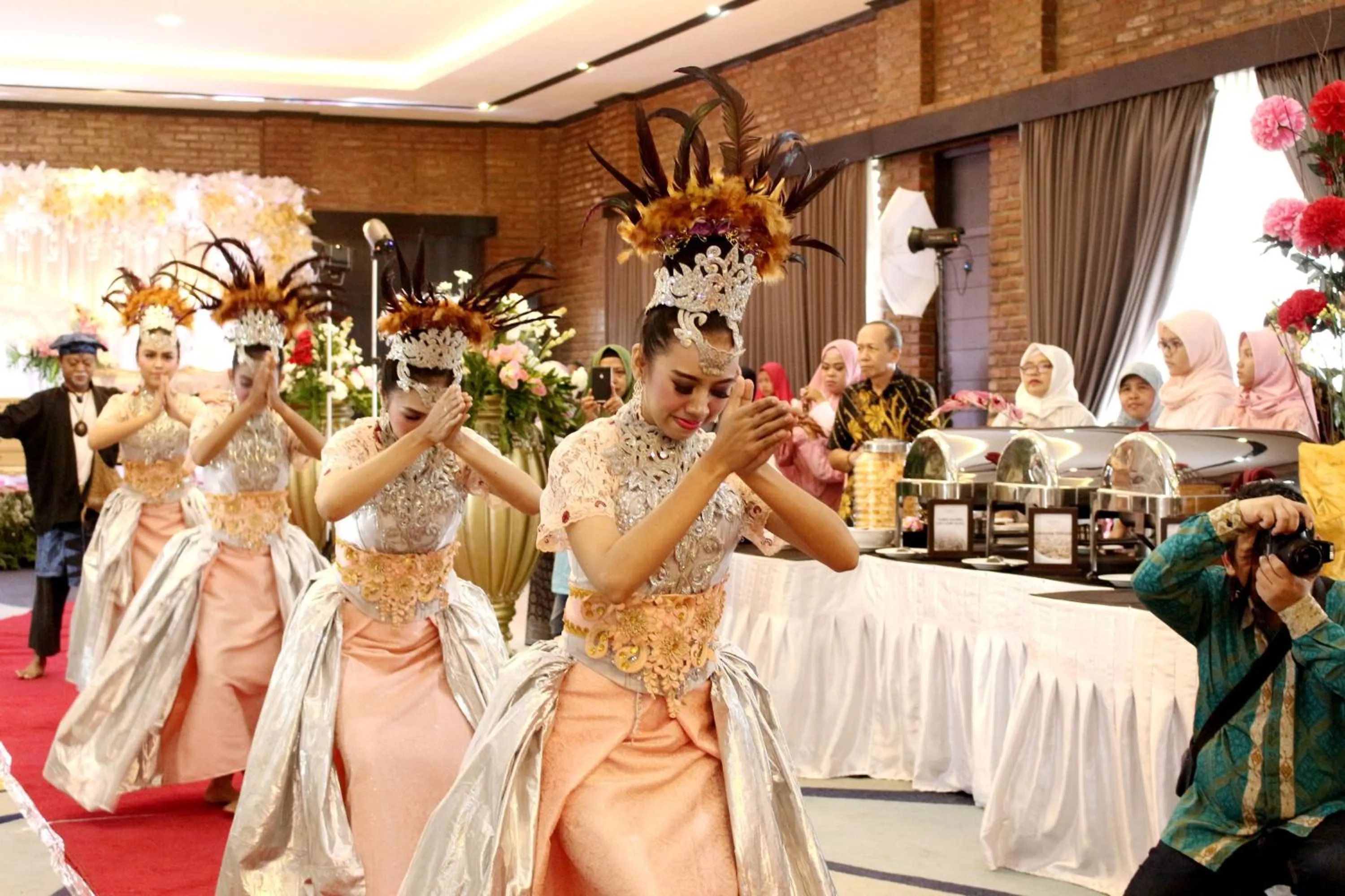 People in Forbis Hotel