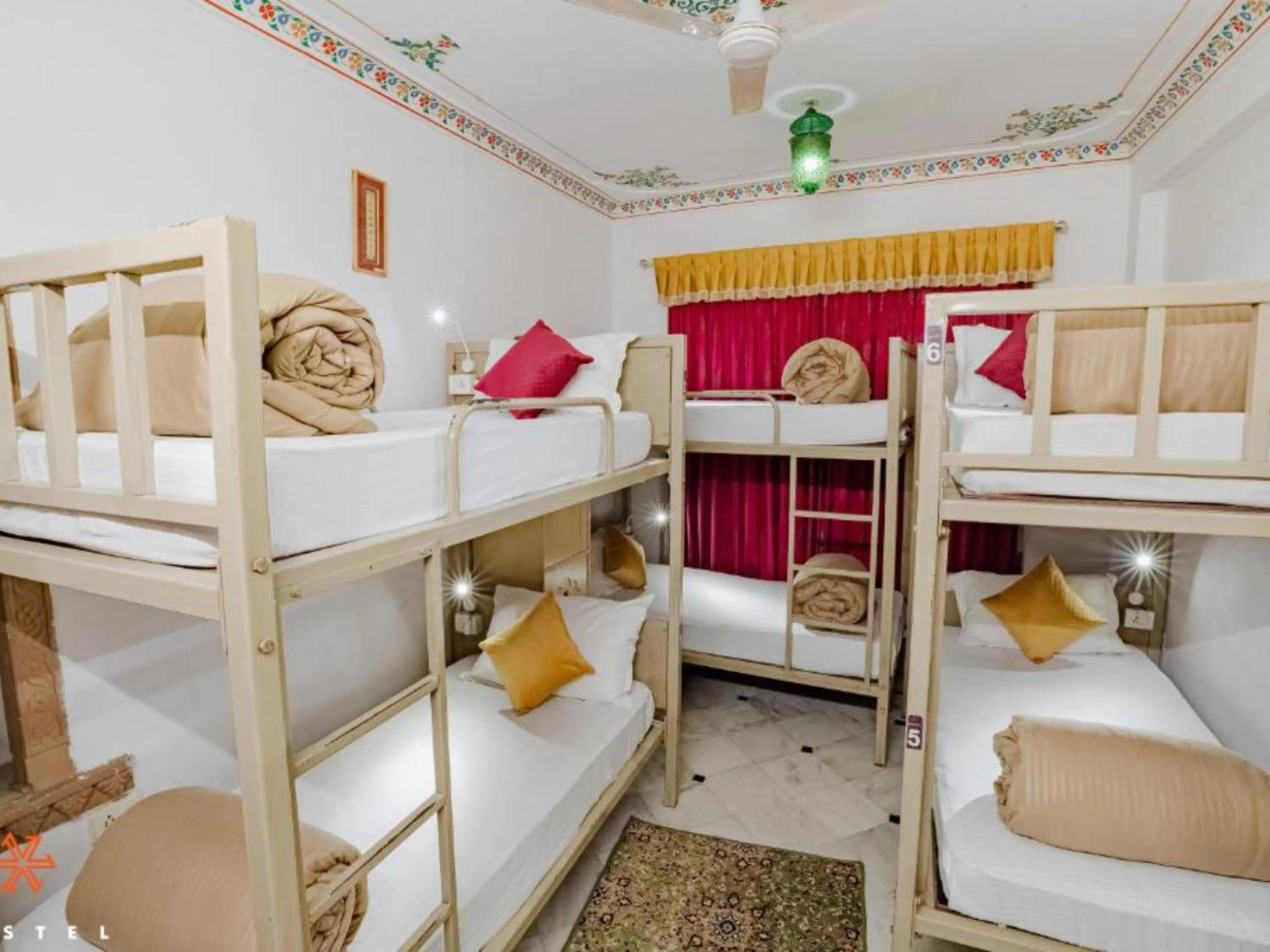 Bed in Zostel Udaipur