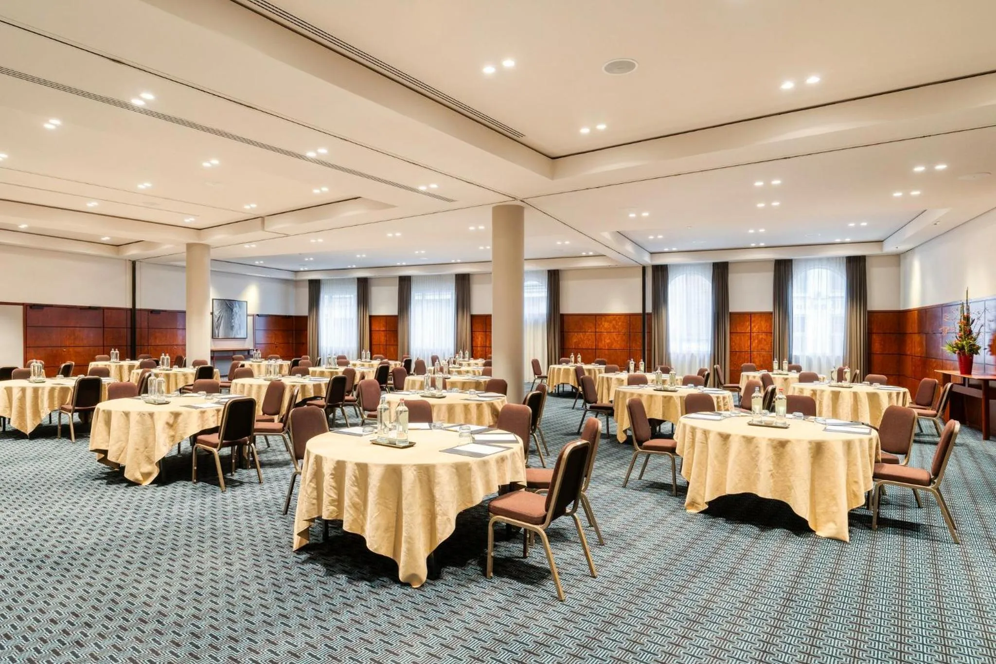 Meeting/conference room in Crowne Plaza Hotel Brugge by IHG