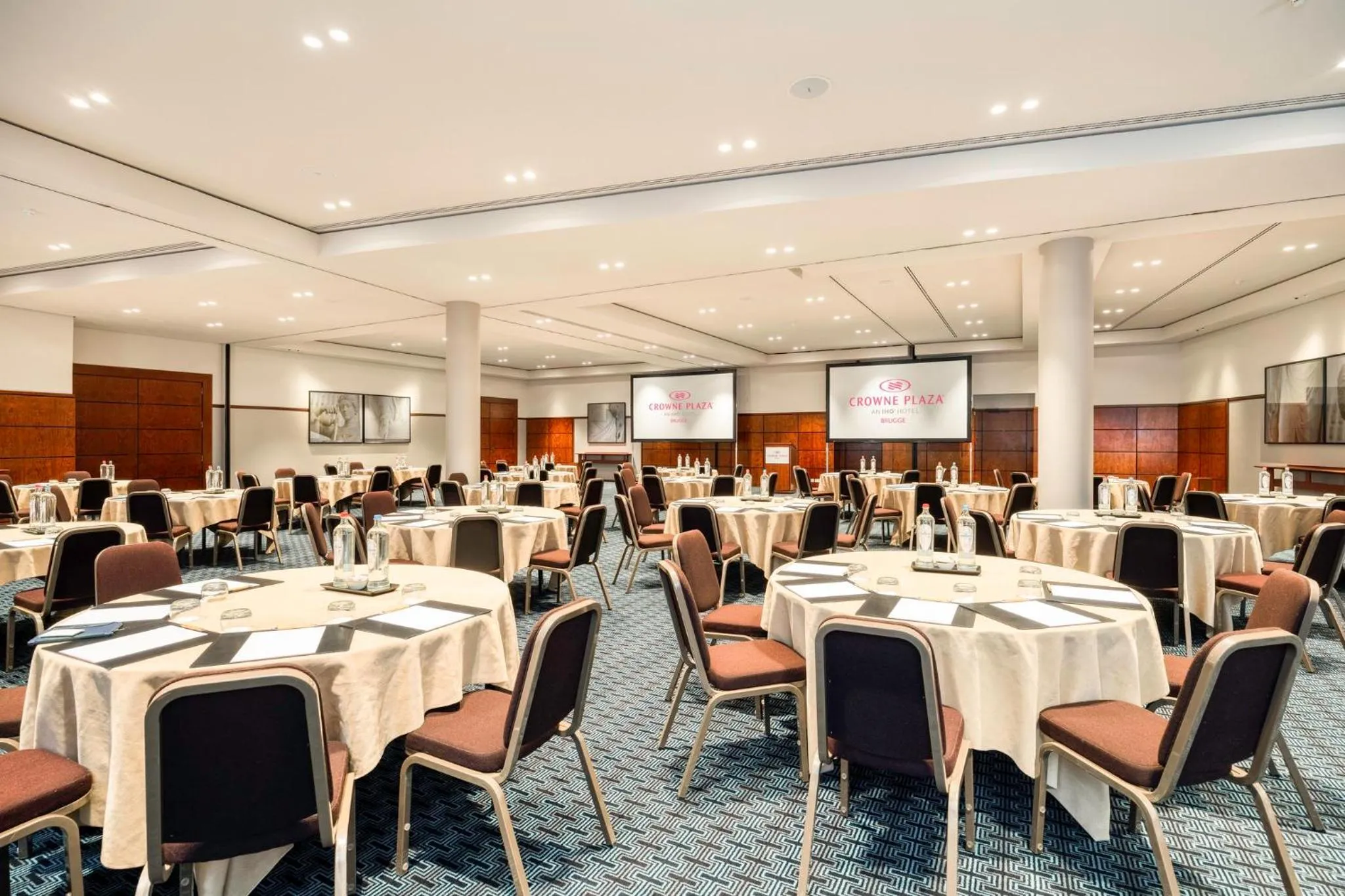Meeting/conference room in Crowne Plaza Hotel Brugge by IHG