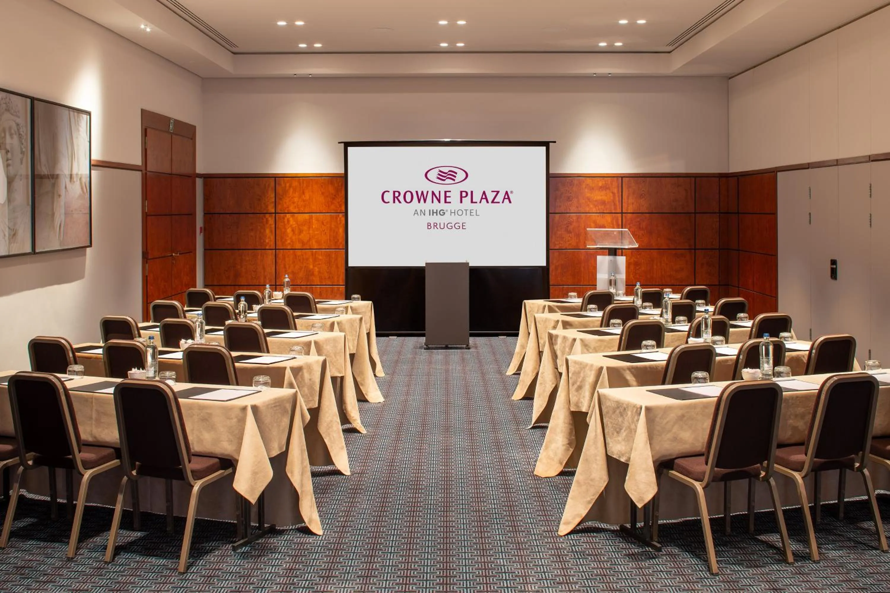 Meeting/conference room in Crowne Plaza Hotel Brugge by IHG