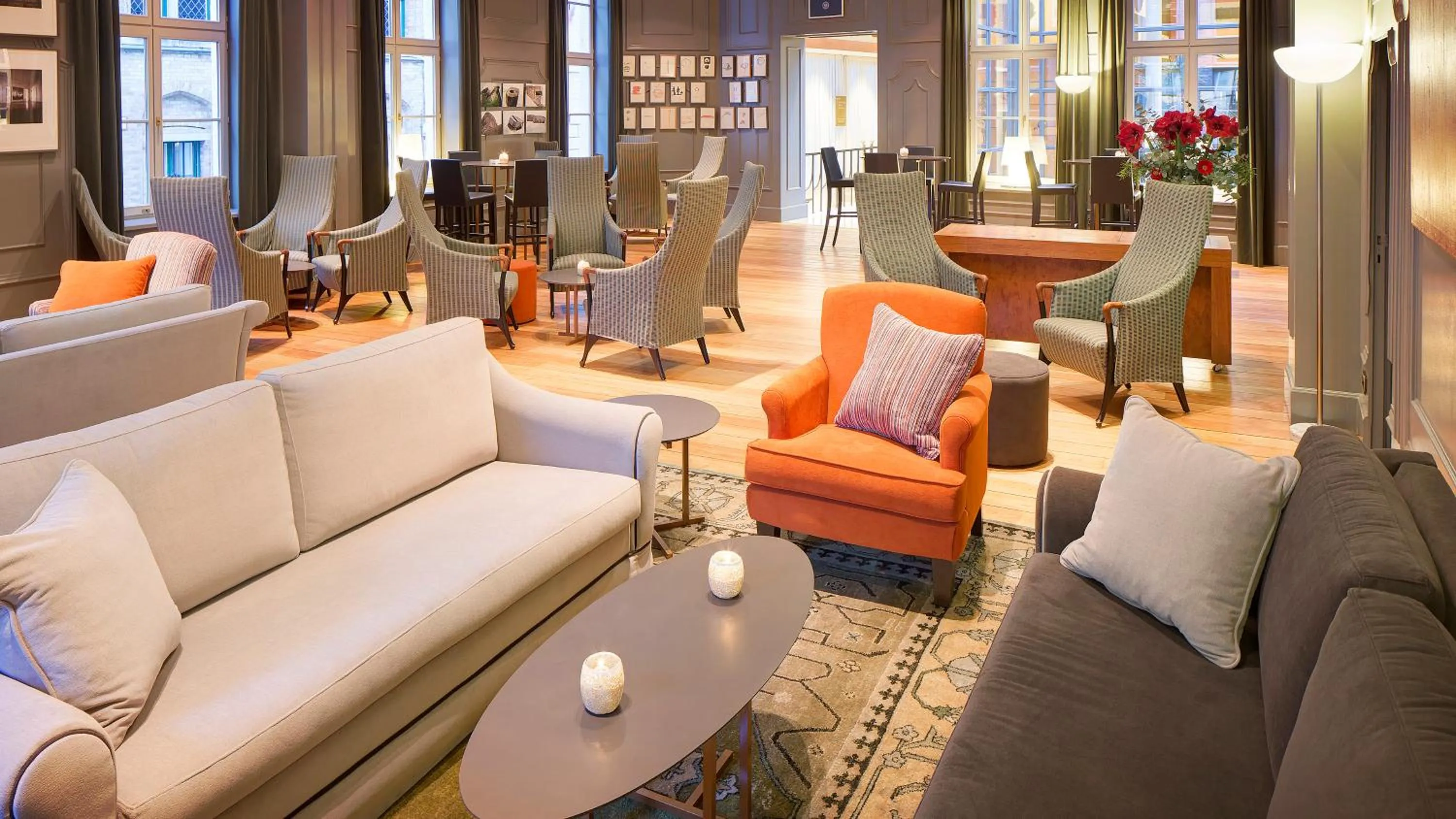 Lounge or bar in Crowne Plaza Hotel Brugge by IHG