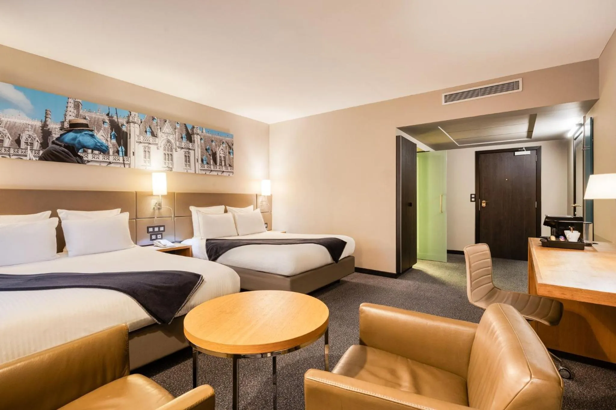 Photo of the whole room, Bed in Crowne Plaza Hotel Brugge by IHG