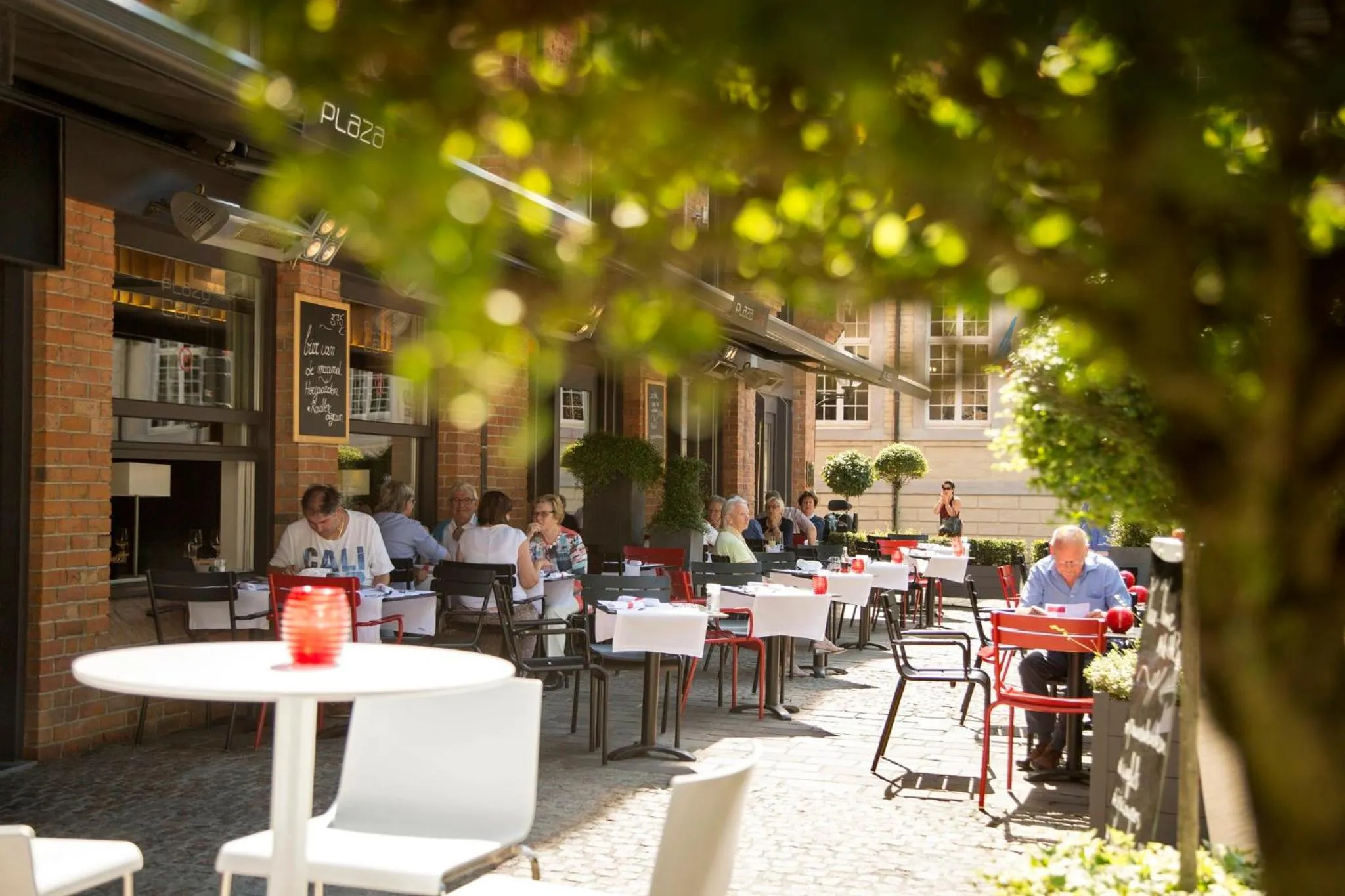 Restaurant/places to eat in Crowne Plaza Hotel Brugge by IHG