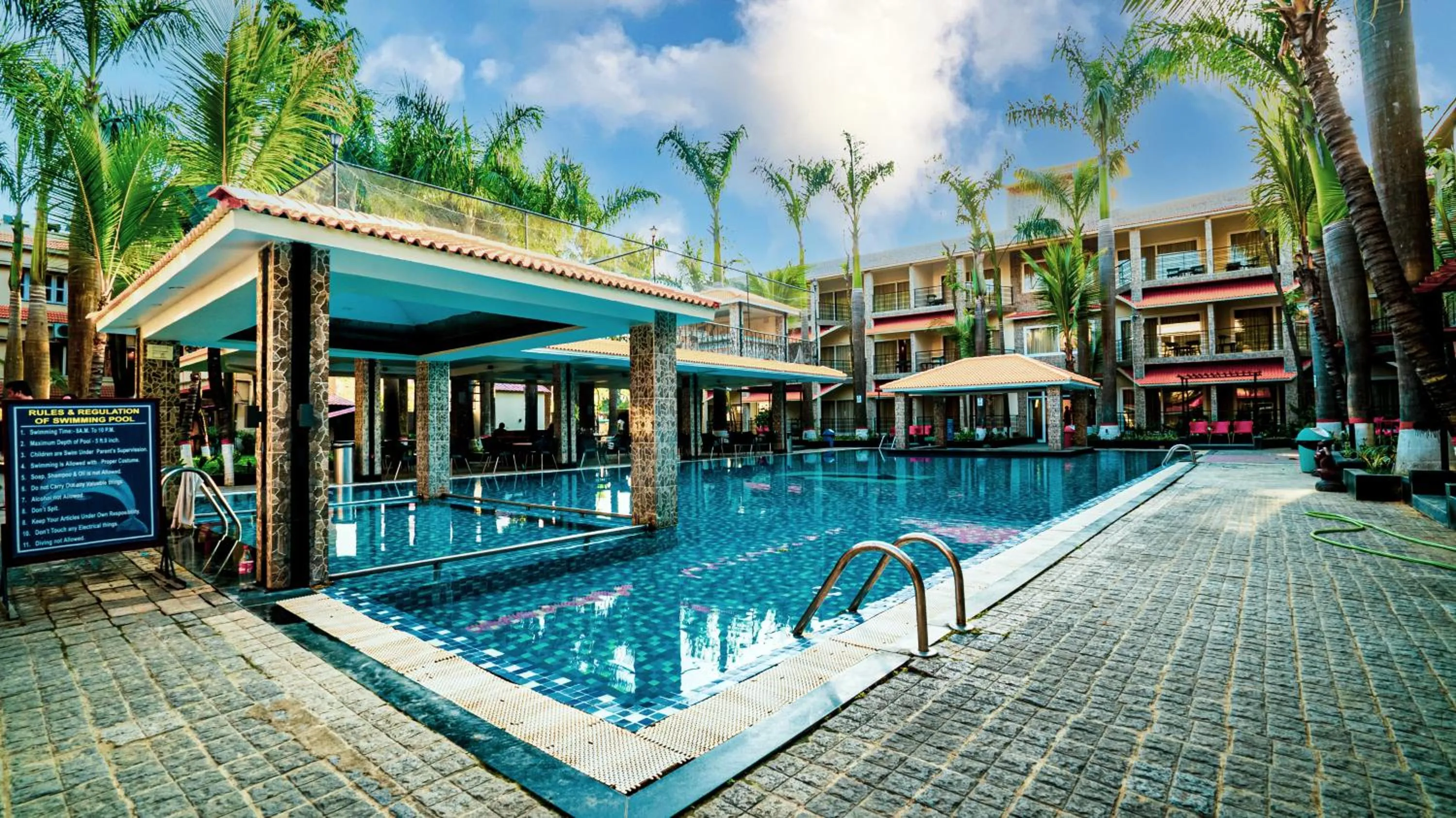 Swimming pool in Hotel Sonar Bangla Tarapith