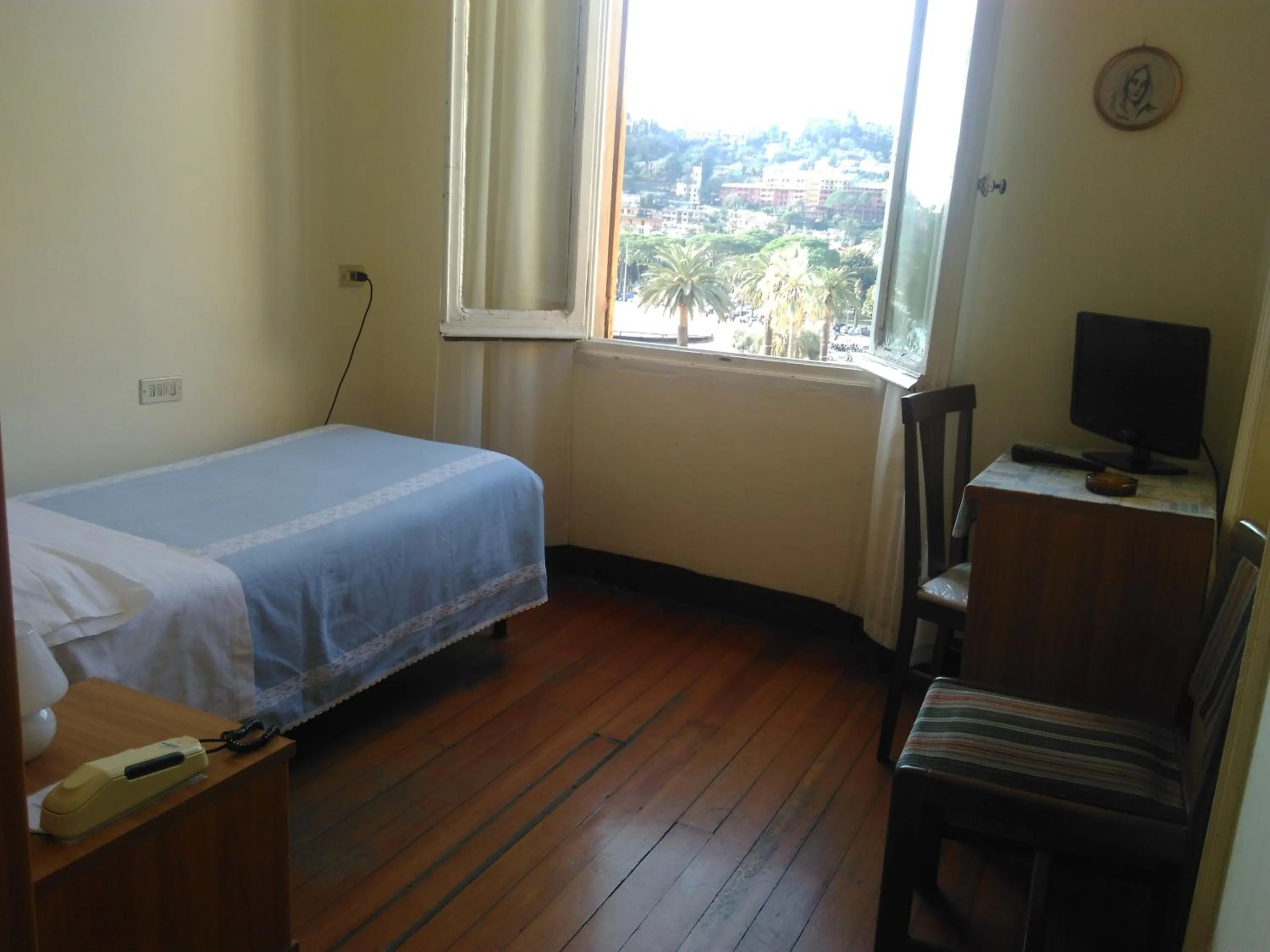 Photo of the whole room, Bed in Albergo Bandoni
