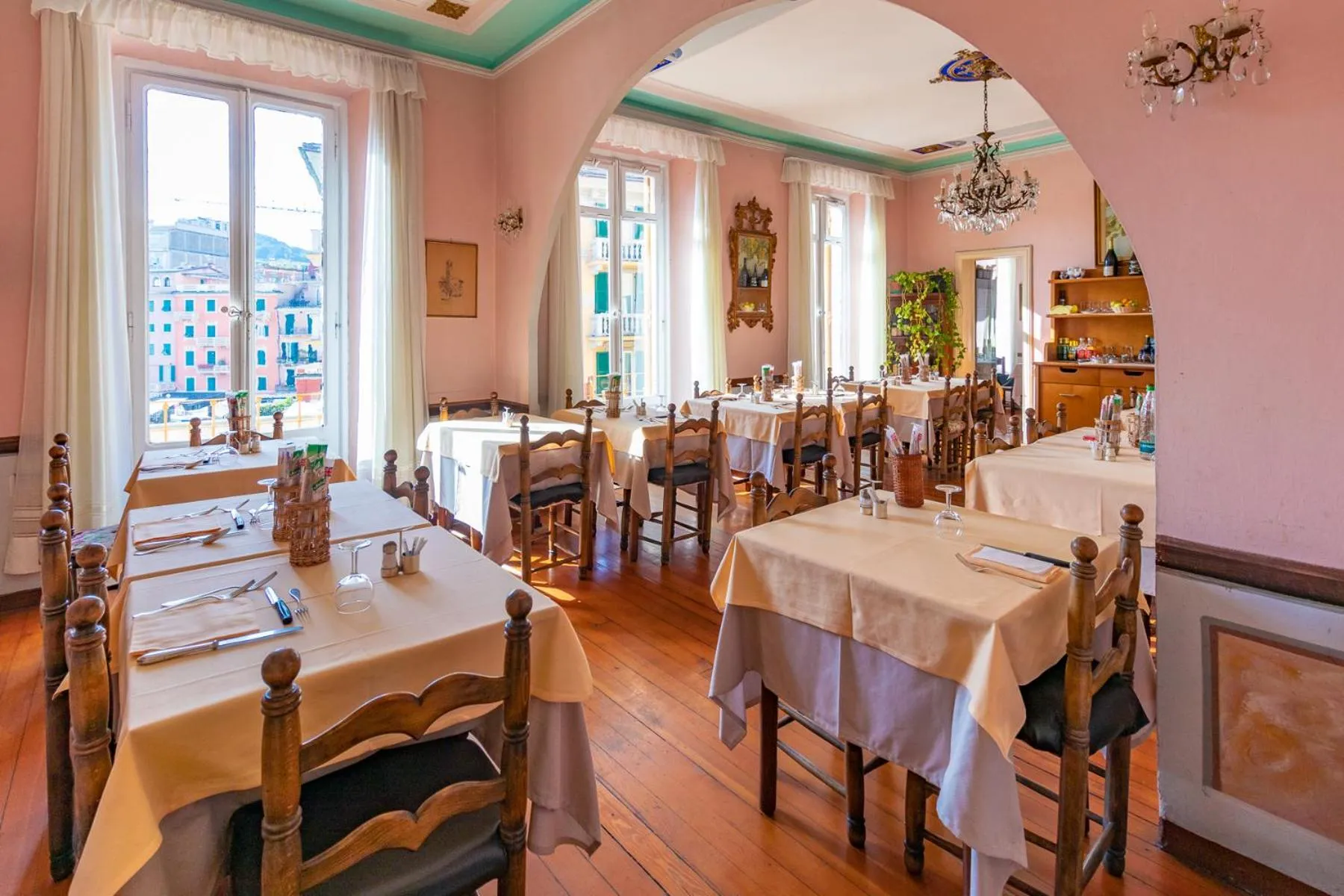 Restaurant/places to eat in Albergo Bandoni
