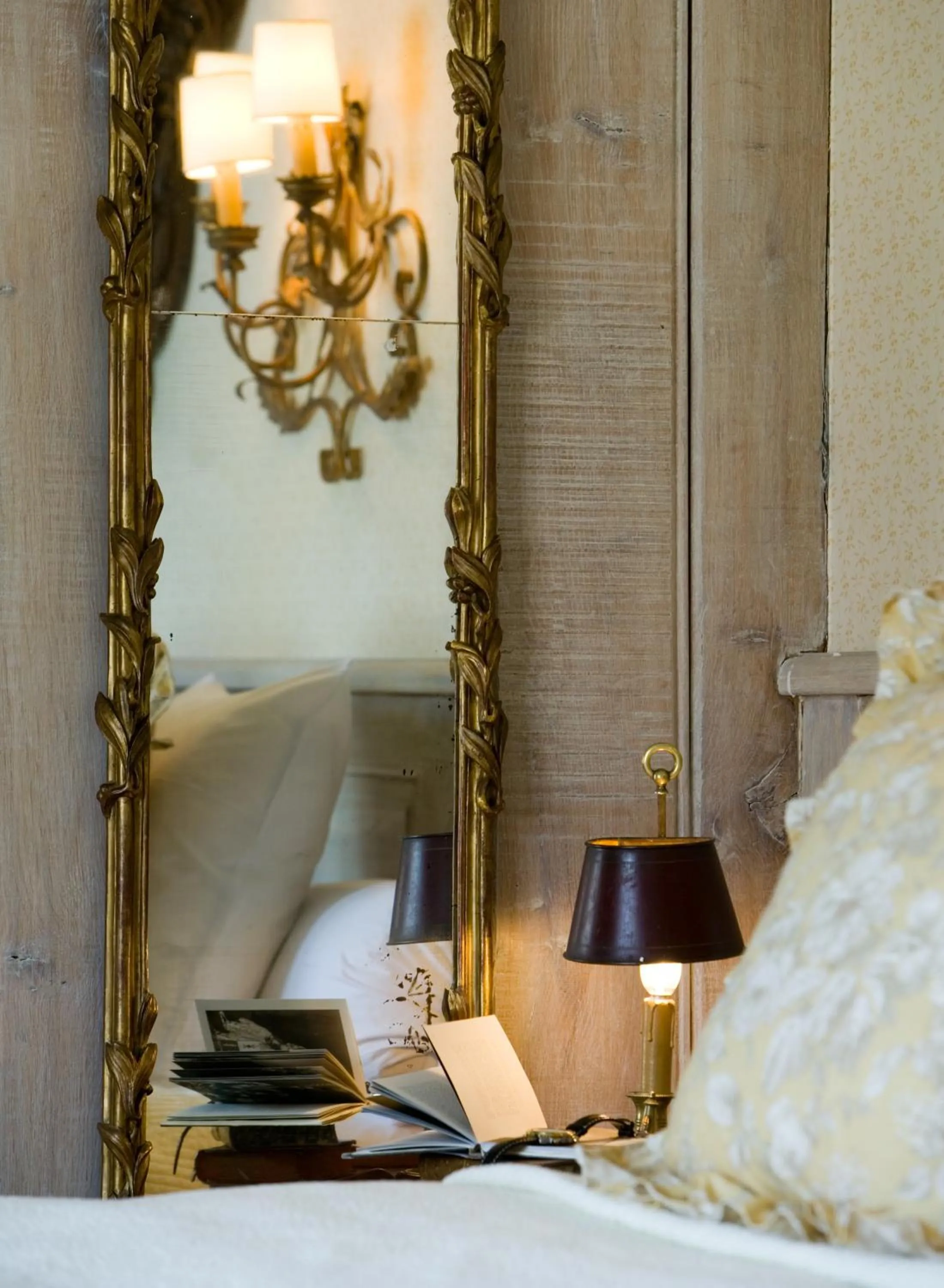 Decorative detail, Bed in Relais Bourgondisch Cruyce, A Luxe Worldwide Hotel
