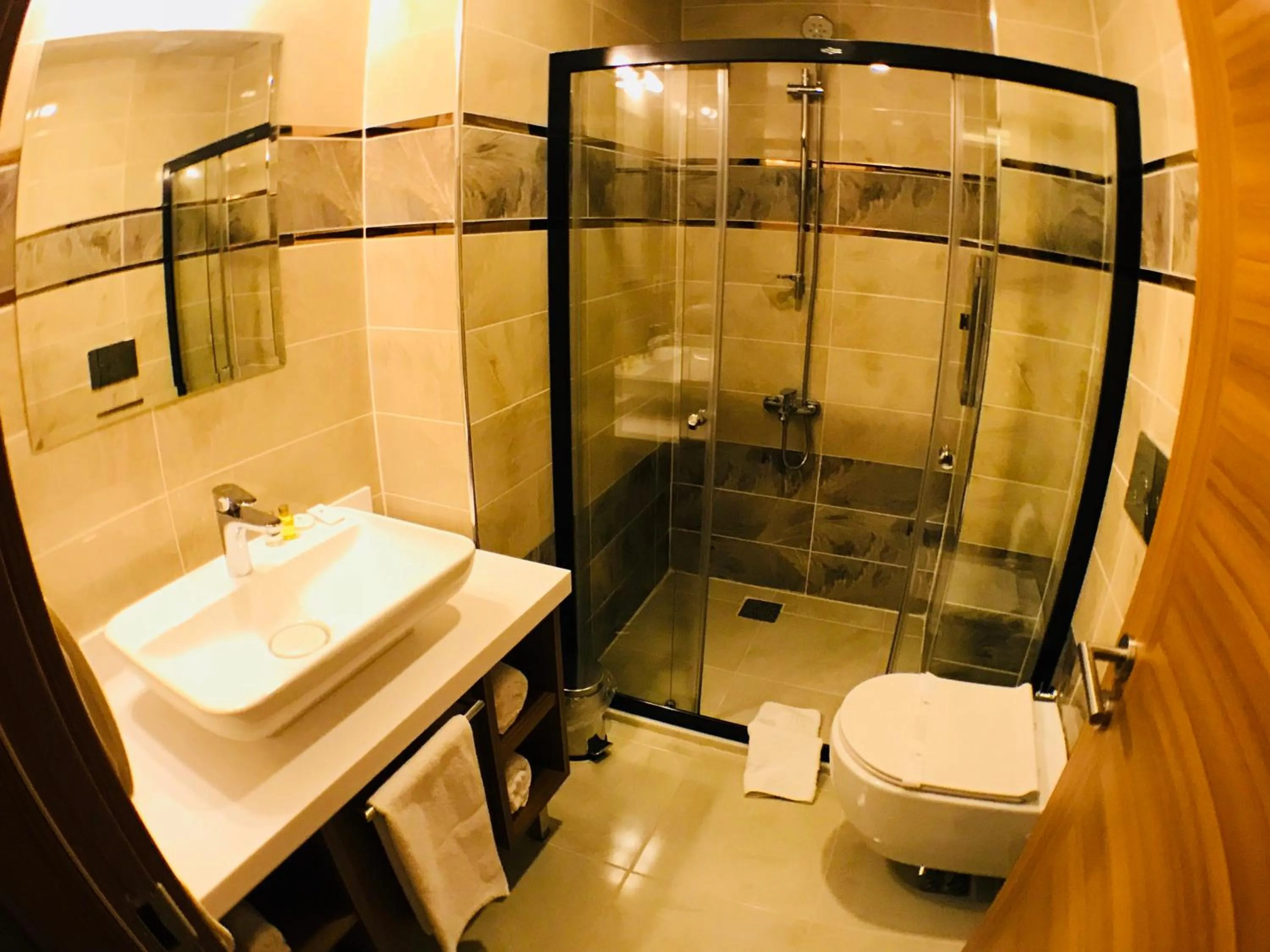 Shower in Garden Zara Hotel