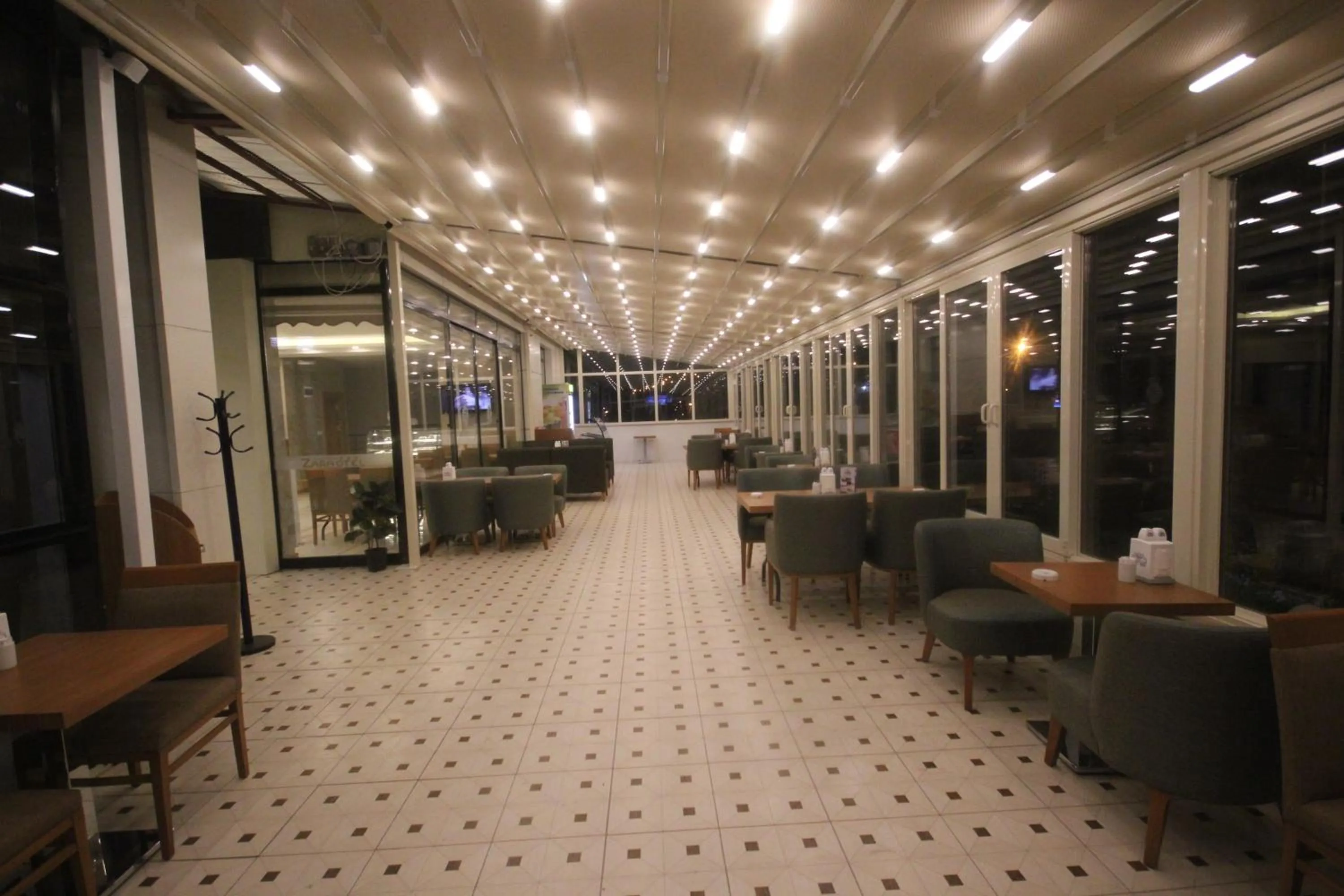 Restaurant/places to eat in Garden Zara Hotel