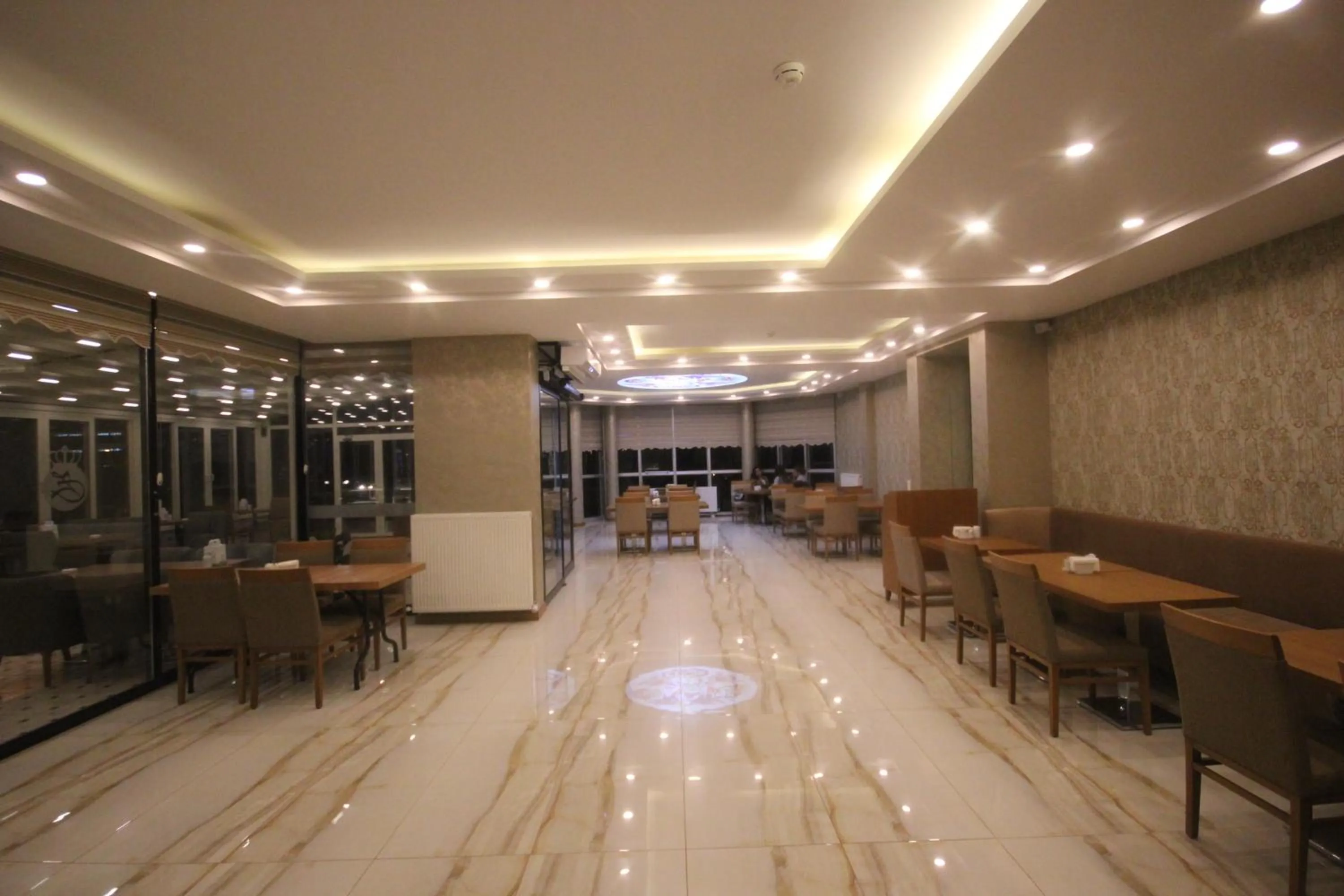 Restaurant/places to eat in Garden Zara Hotel