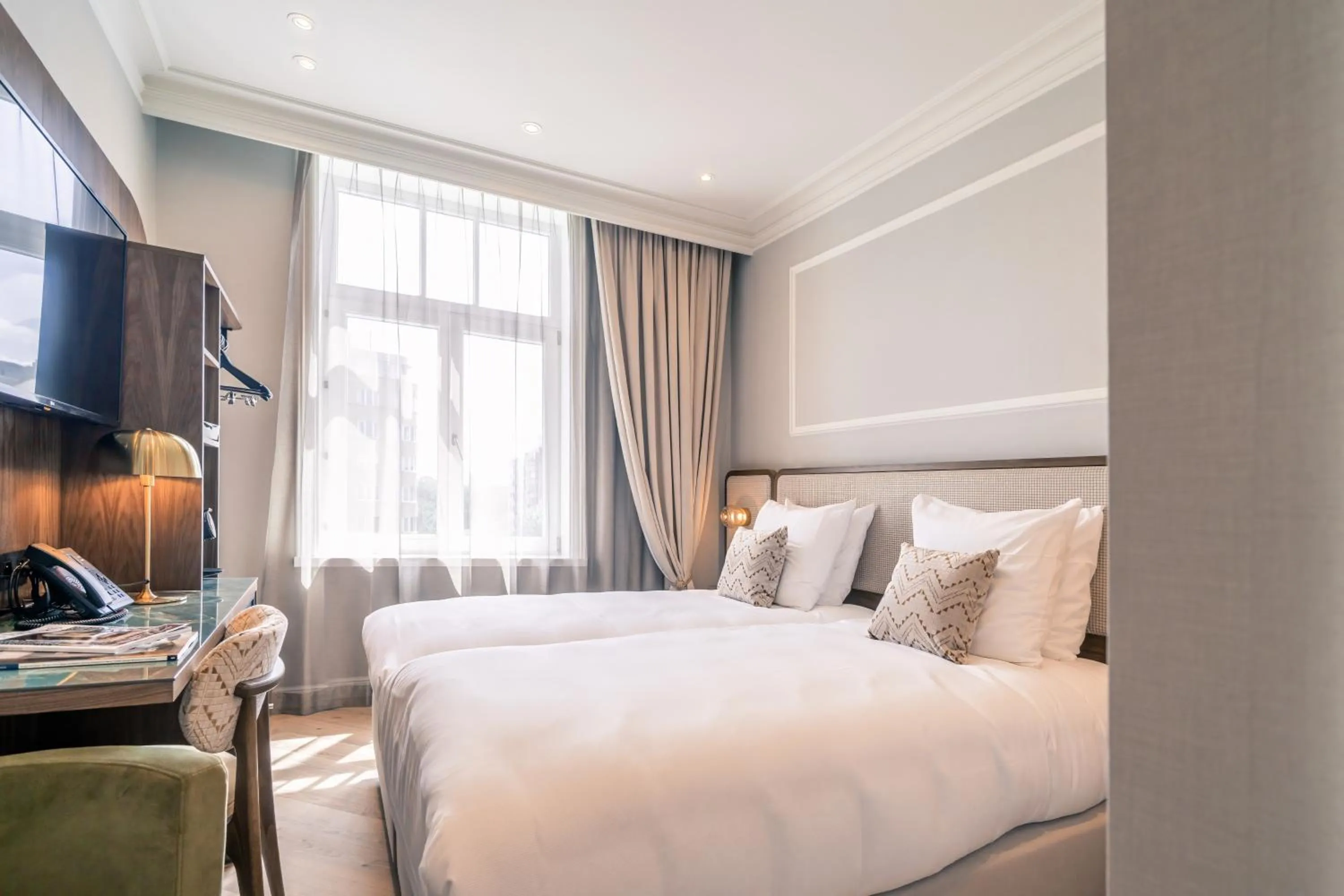 Bed in Hotel Du Parc