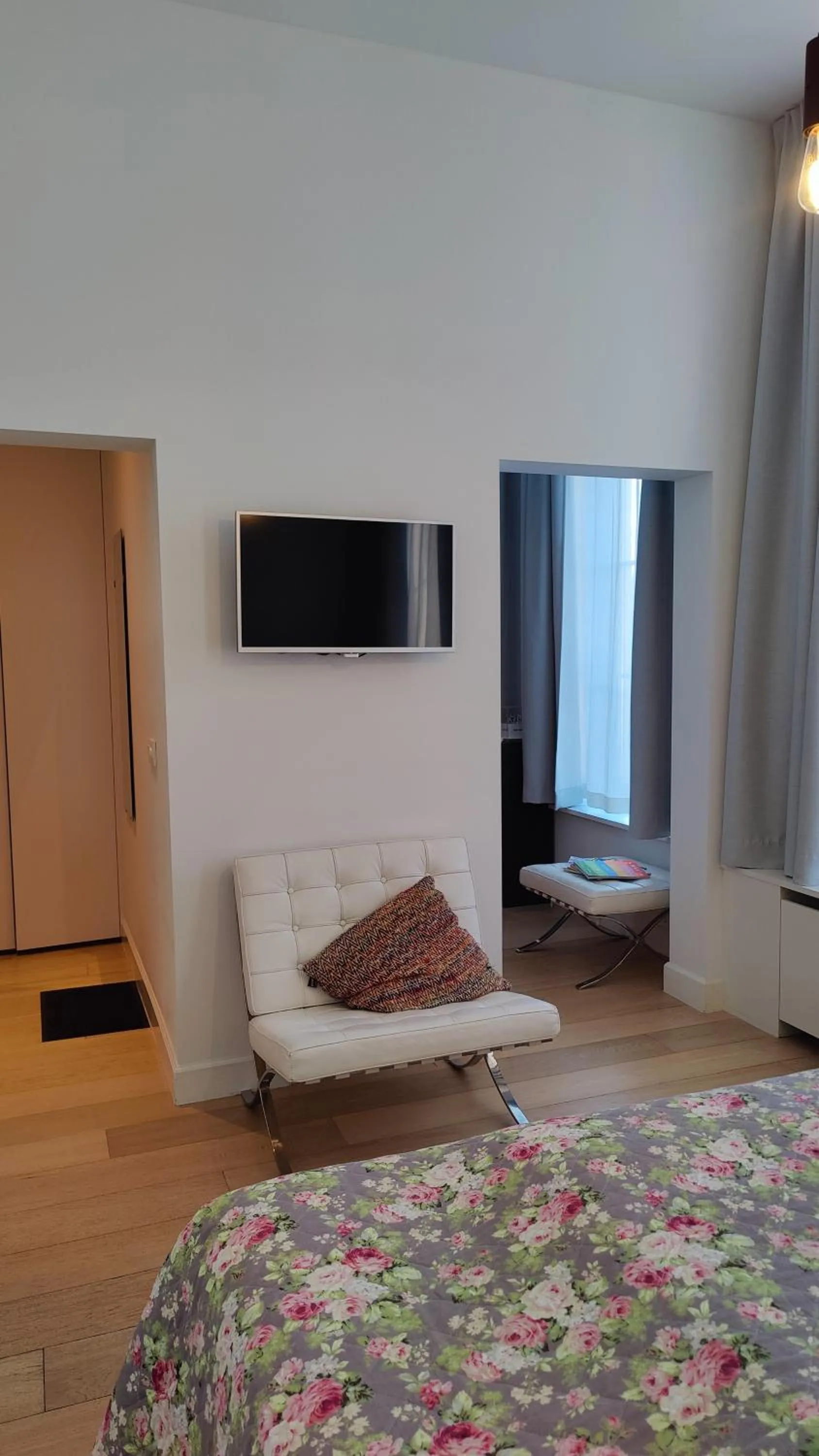 Property building, Bed in b&b les invités