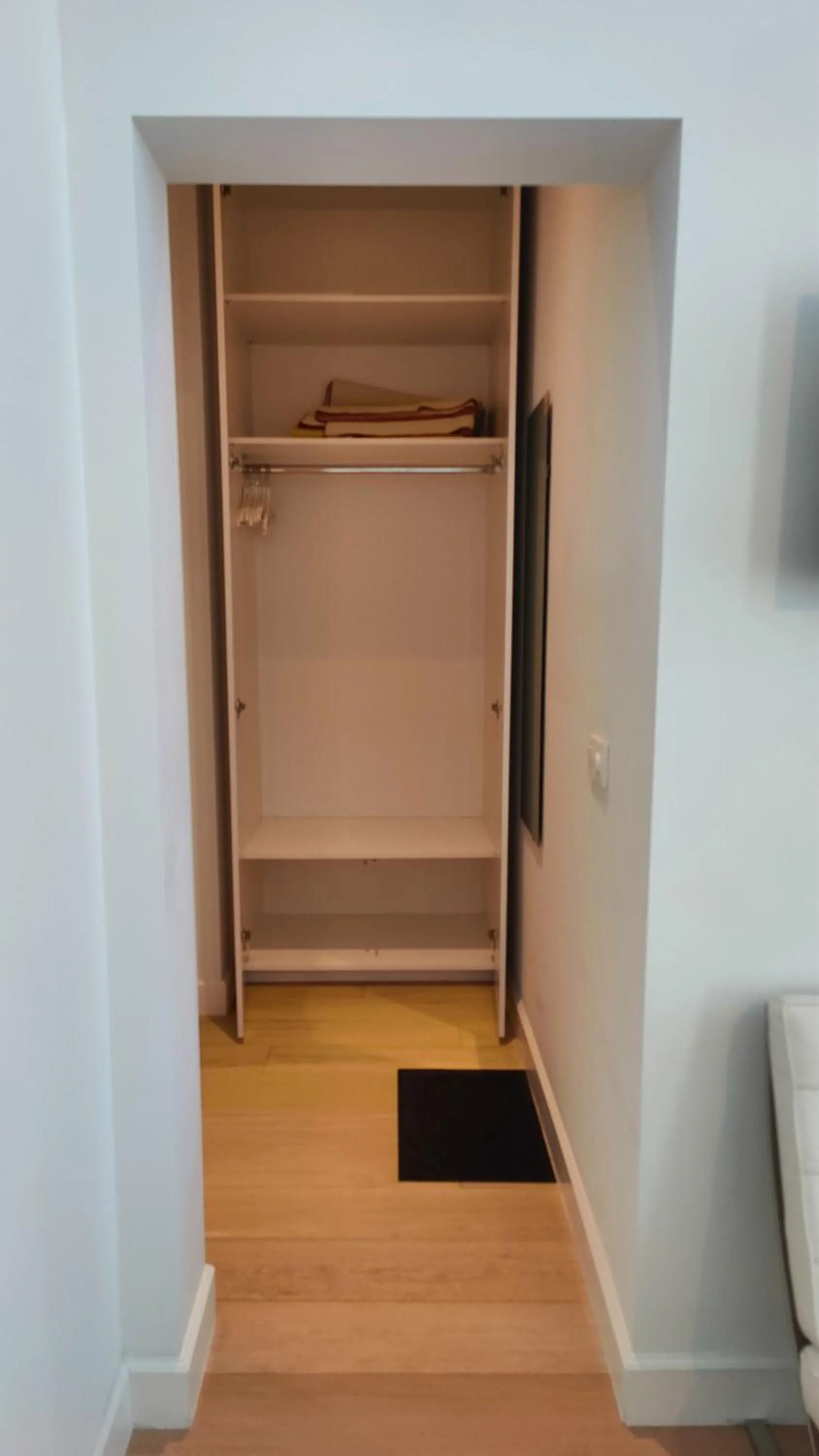 wardrobe in b&b les invités