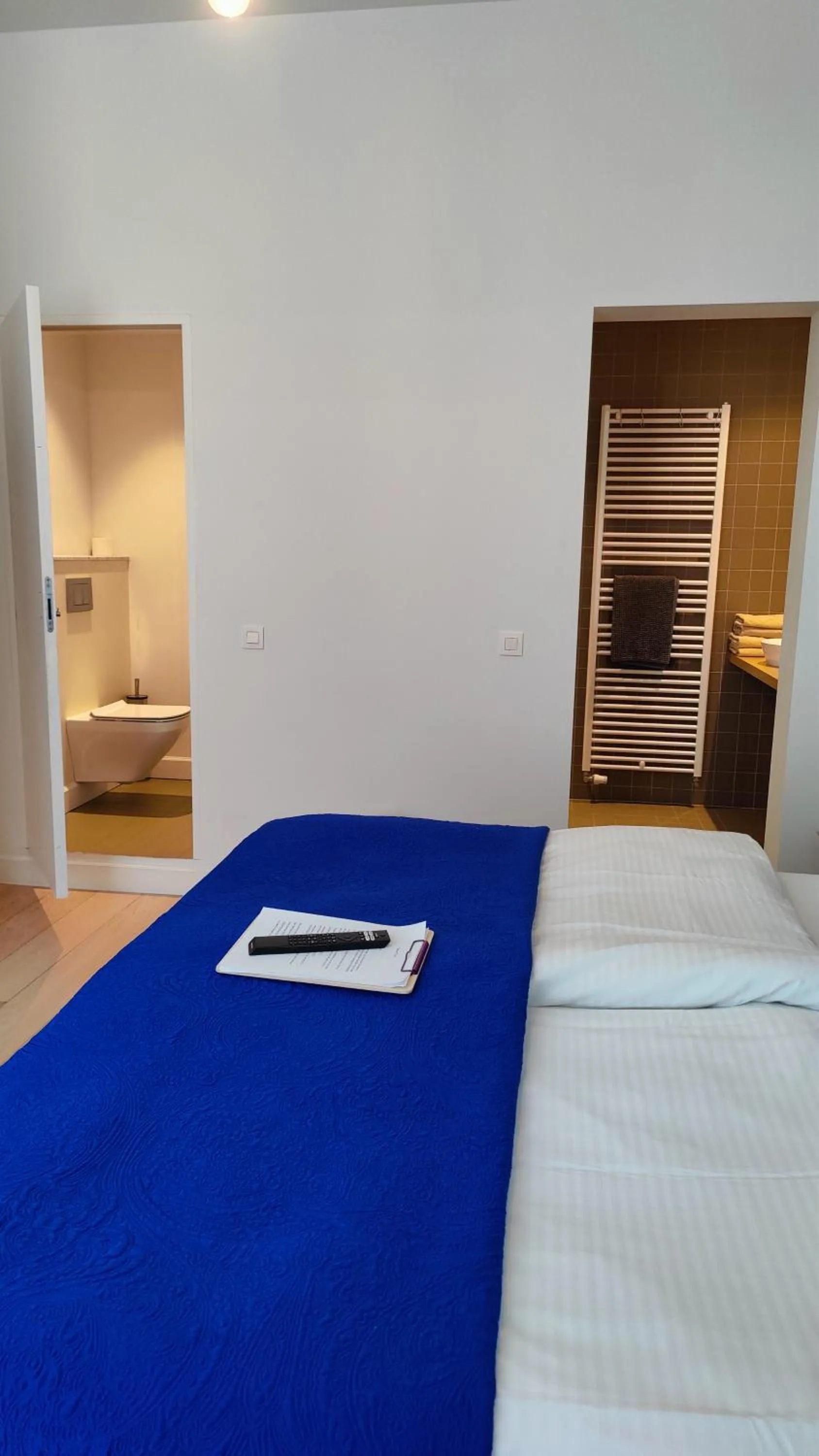 Photo of the whole room, Bed in b&b les invités