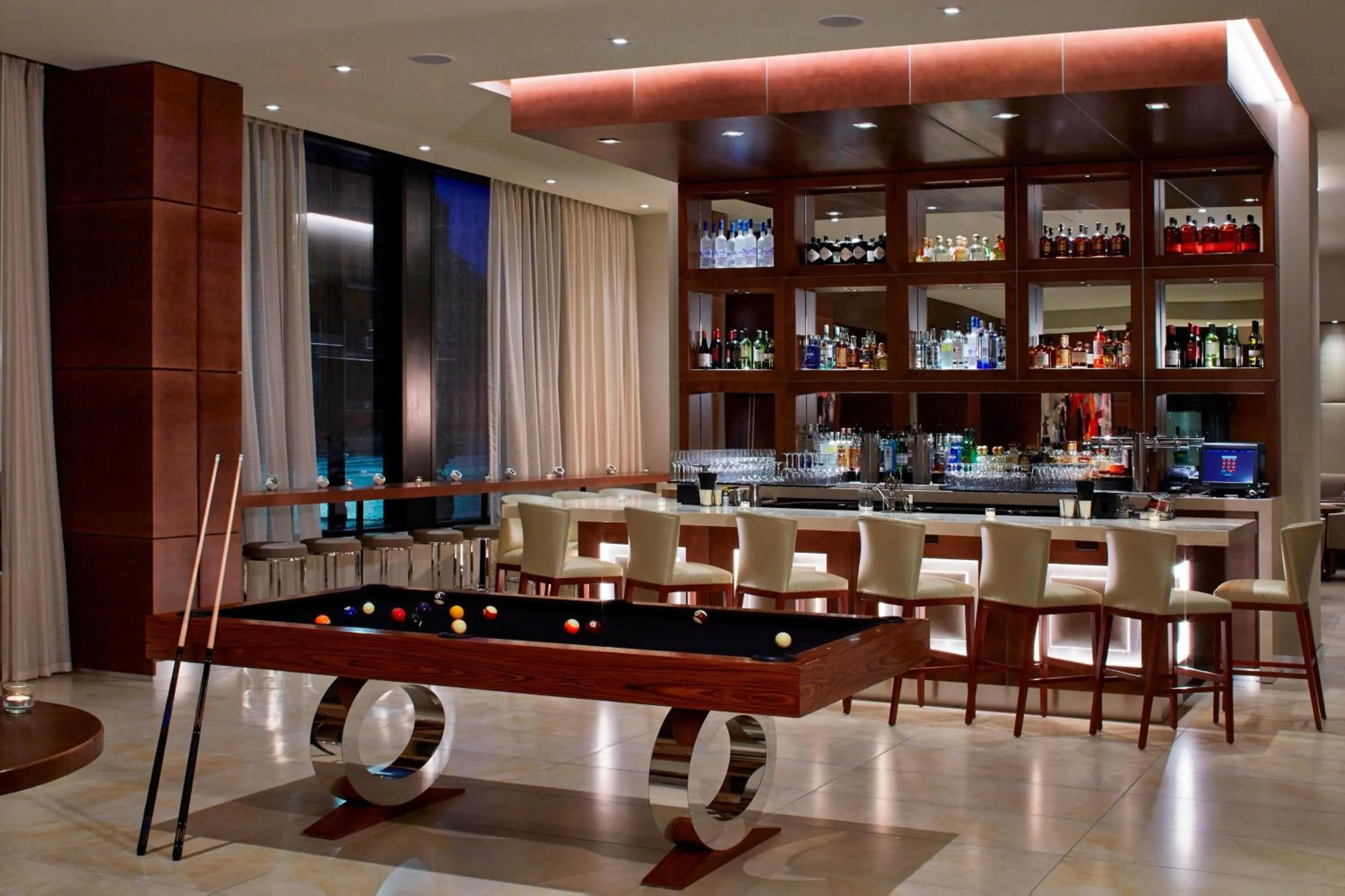 Lounge or bar in AC Hotel by Marriott Des Moines East Village