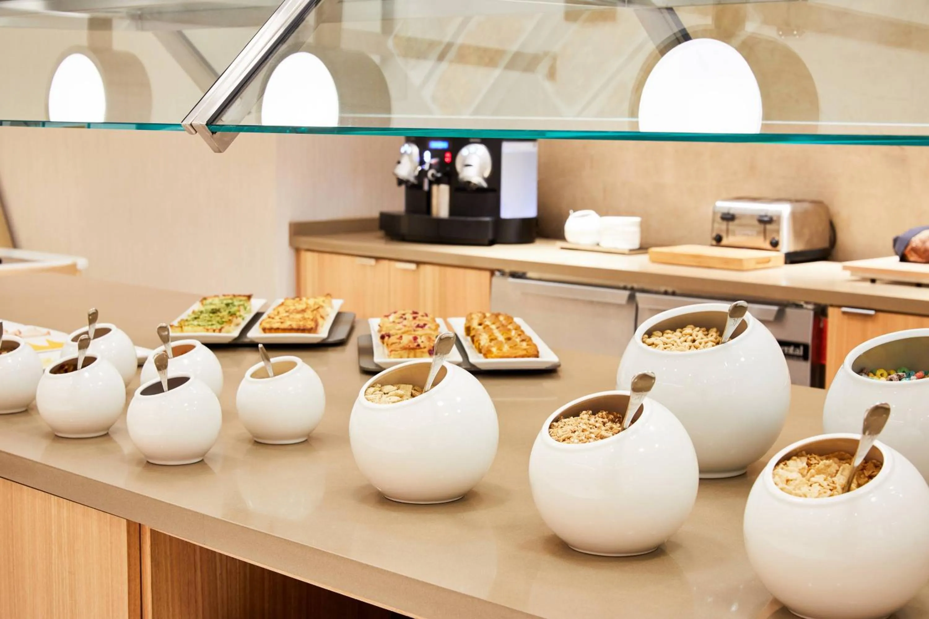 Kitchen or kitchenette in AC Hotel by Marriott Miami Aventura